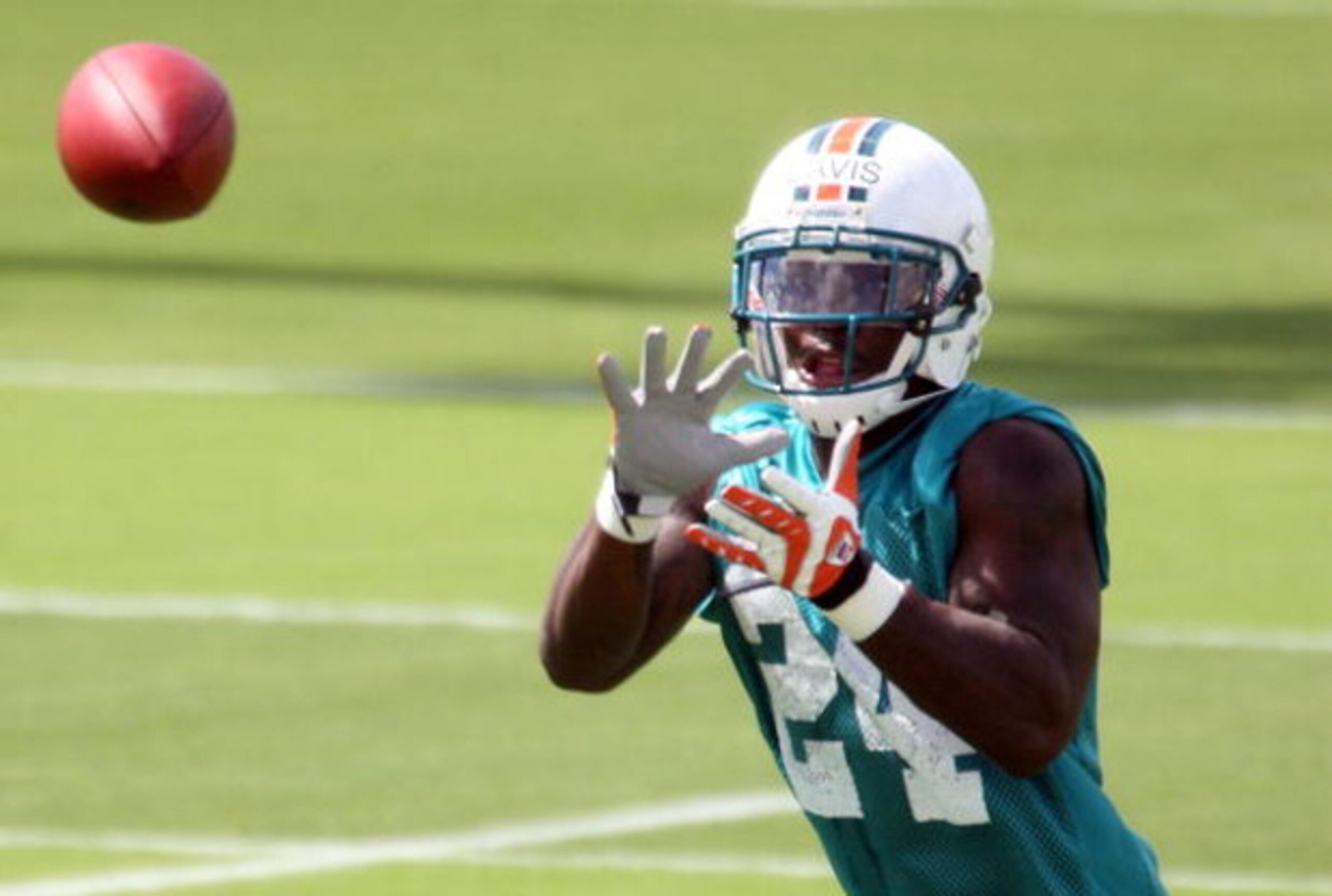 DAVIE, FL - MAY 02:  Rookie cornerback Vontae Davis #24 of the Miami Dolphins catches a ball during mini camp on May 2, 2009 at the Miami Dolphins Training facility in Davie, Florida.  (Photo by Marc Serota/Getty Images)