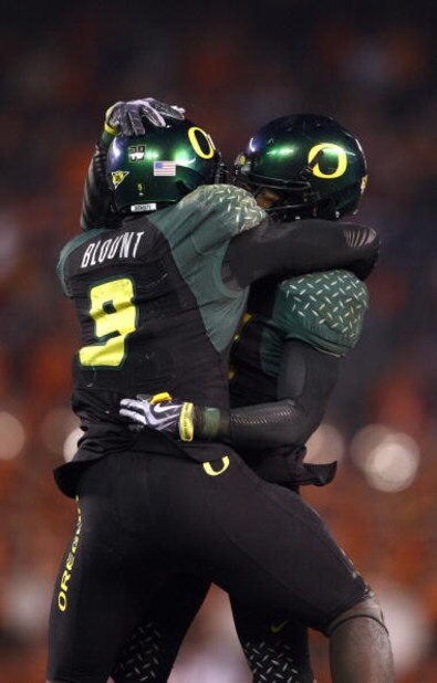 SAN DIEGO, CA - DECEMBER 30:   Runningback LeGarrette Blount #9 of the University of Oregon Ducks celebrates his touchdown with a teammate during his team's 42-31 win over the Oklahoma State University Cowboys in the Pacific Life Holiday Bowl at Qualcomm 