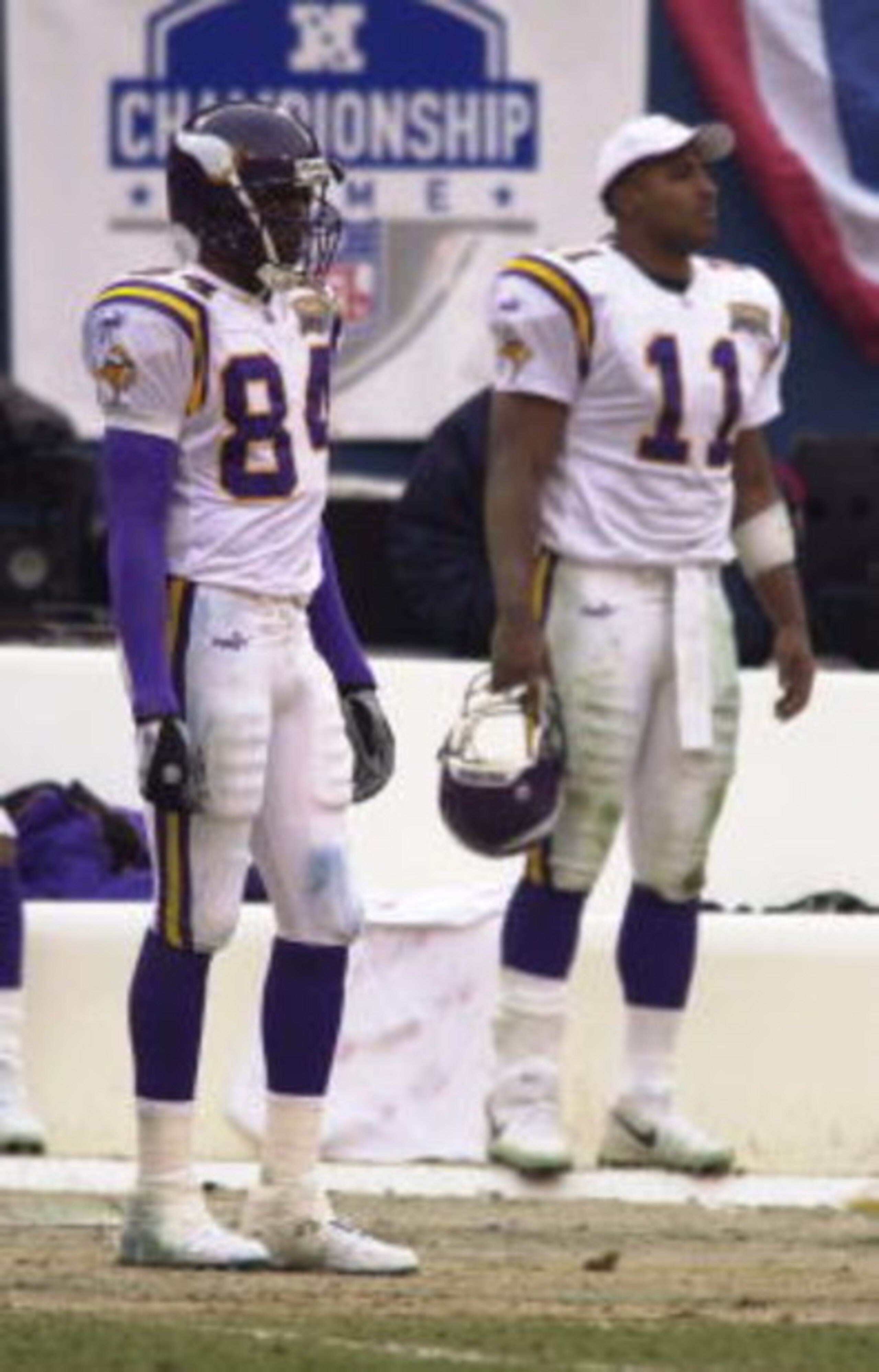 14 Jan 2001: Randy Moss #84 and Daunte Culpepper #11 of the Minnesota Vikings stand dejected during the closing moments of the NFC Championship game against the New York Giants at Giants Stadium in East Rutherford, New Jersey. The Giants won 41-0. <Digit 14 Jan 2001: Randy Moss #84 and Daunte Culpepper #11 of the Minnesota Vikings stand dejected during the closing moments of the NFC Championship game against the New York Giants at Giants Stadium in East Rutherford, New Jersey. The Giants won 41-0. <Digit