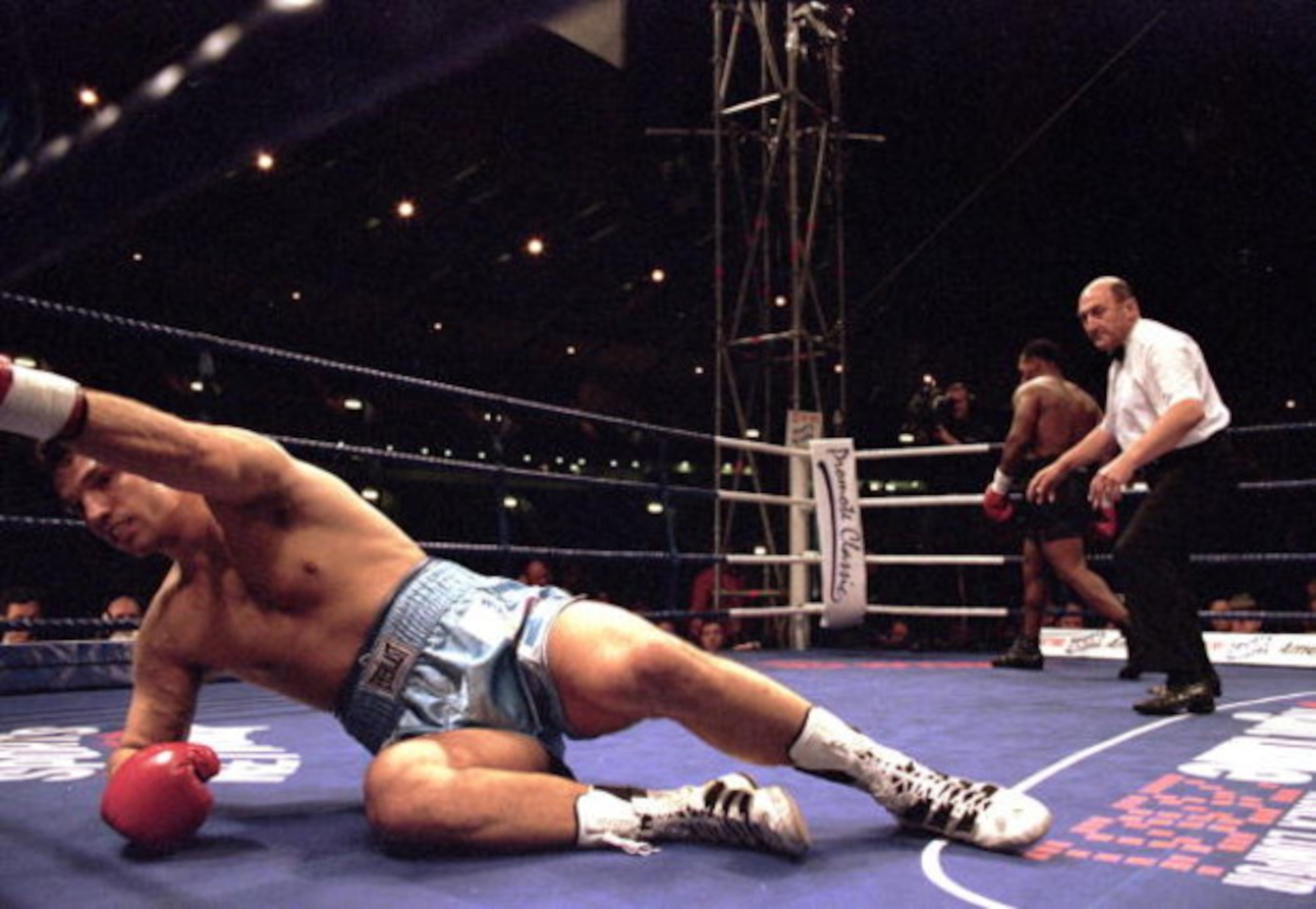 24 Jun 2000: Lou Savarese attempts to get back to his feet during the heavyweight fight against Mike Tyson at Hampden Park in Glasgow, Scotland. Mike Tyson won when the referee stopped the fight in the first round. \ Mandatory Credit: John Gichigi /Alls 24 Jun 2000: Lou Savarese attempts to get back to his feet during the heavyweight fight against Mike Tyson at Hampden Park in Glasgow, Scotland. Mike Tyson won when the referee stopped the fight in the first round. \ Mandatory Credit: John Gichigi /Alls
