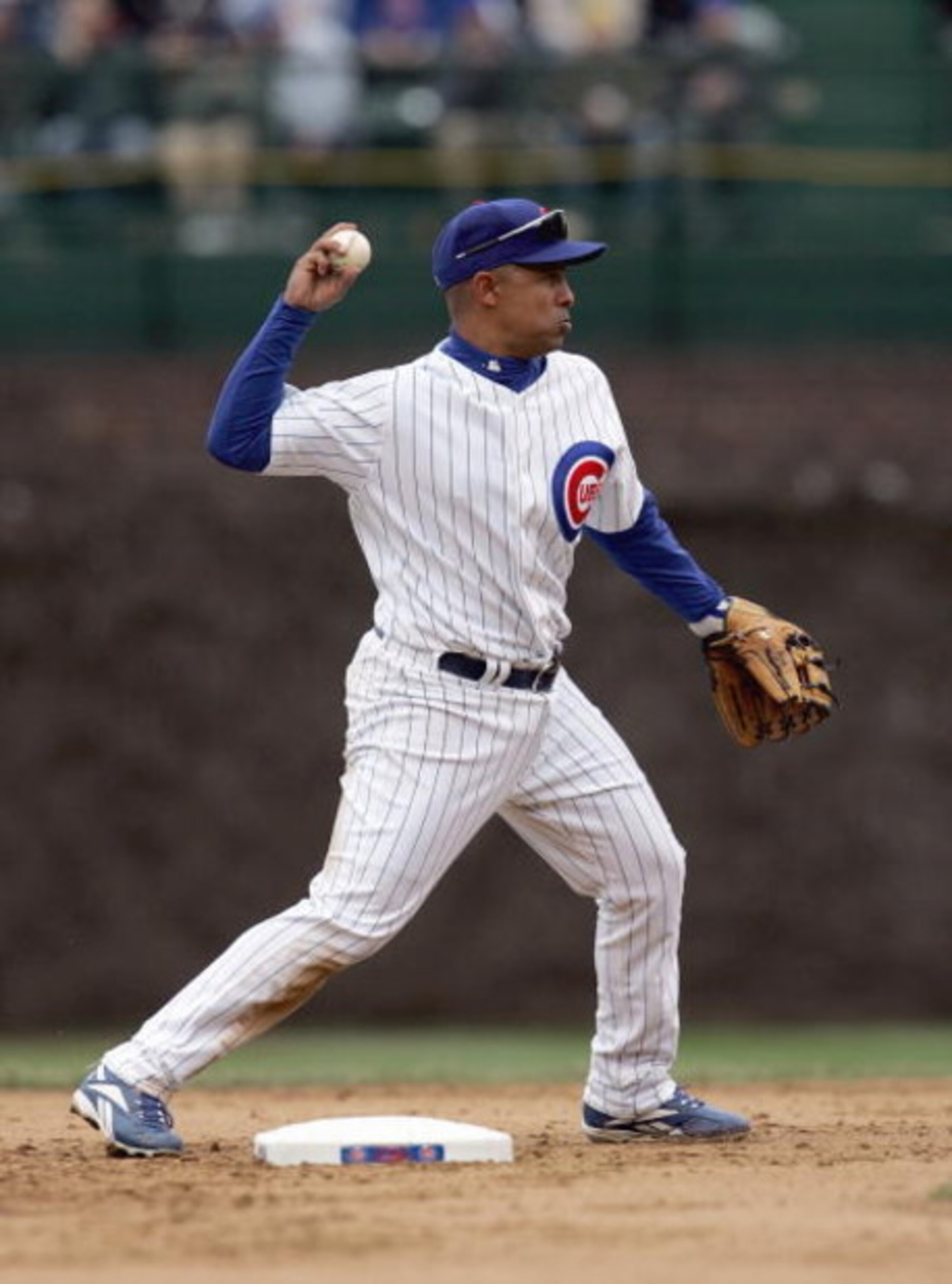 CHICAGO - APRIL 14: Cesar Izturis #3  of the Chicago Cubs fields the ball during the game against the Cincinnati Reds on April 14, 2007 at Wrigley Field in Chicago, Illinois. (Photo by Jonathan Daniel/Getty Images)