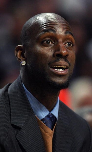 CHICAGO - APRIL 26: Kevin Garnett of the Boston Celtics expresses his surprize at a referee's call in Game Four of the Eastern Conference Quarterfinals during the 2009 NBA Playoffs against the Chicago Bulls at the United Center on April 26, 2009 in Chicag