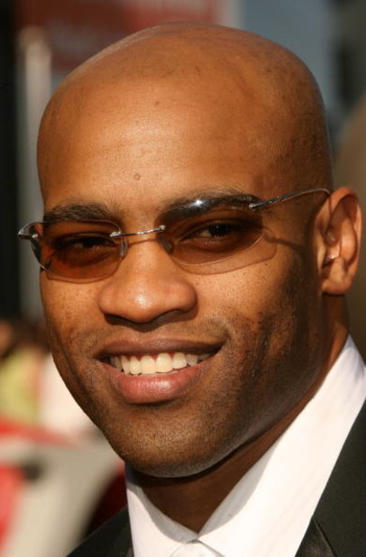 HOLLYWOOD - JULY 11:  NBA player Vince Carter arrives at the 2007 ESPY Awards at the Kodak Theatre on July 11, 2007 in Hollywood, California.  (Photo by Frederick M. Brown/Getty Images)