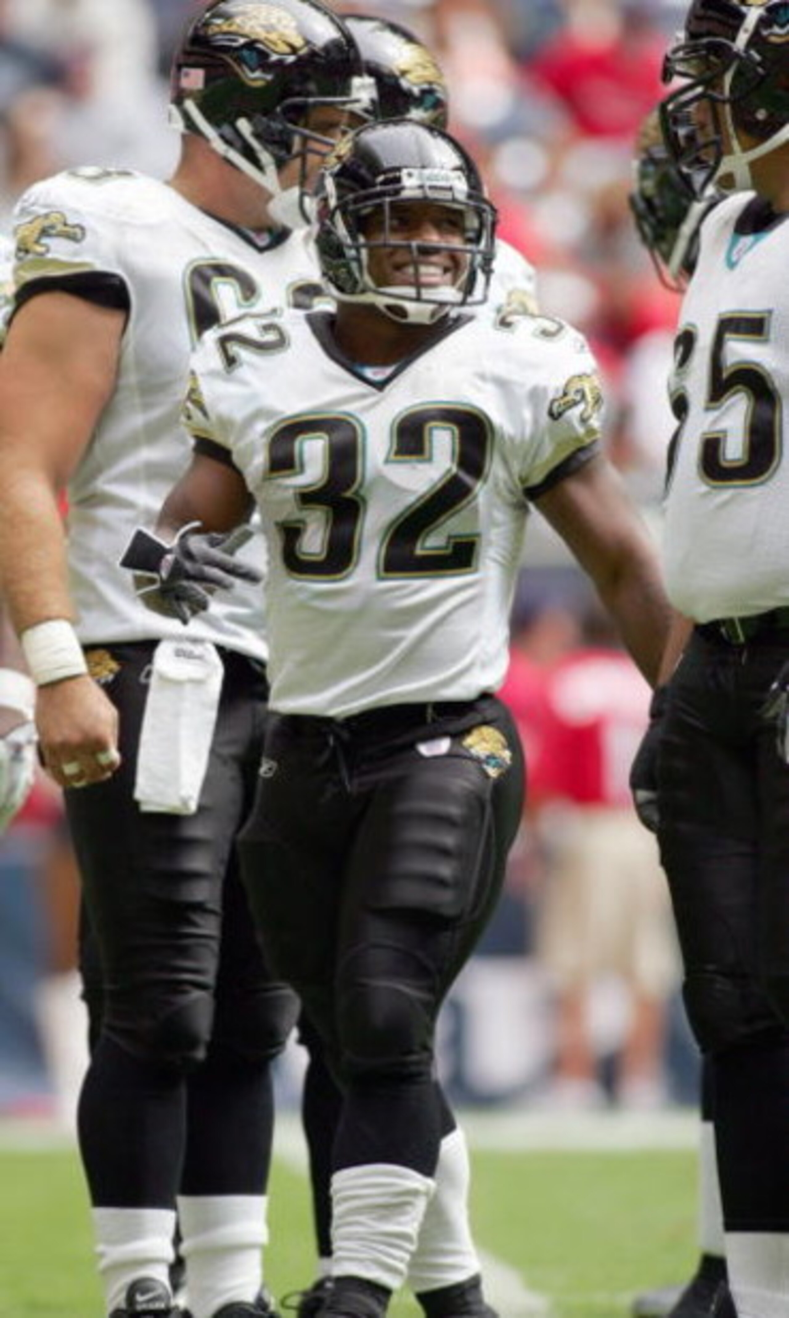 HOUSTON - OCTOBER 22:  Maurice Jones -Drew #32 of the Jacksonville Jaguars walks on the field during the game against the Houston Texans at Reliant Stadium on October 22, 2006 in Houston, Texas. (Photo by Ronald Martinez/Getty Images)