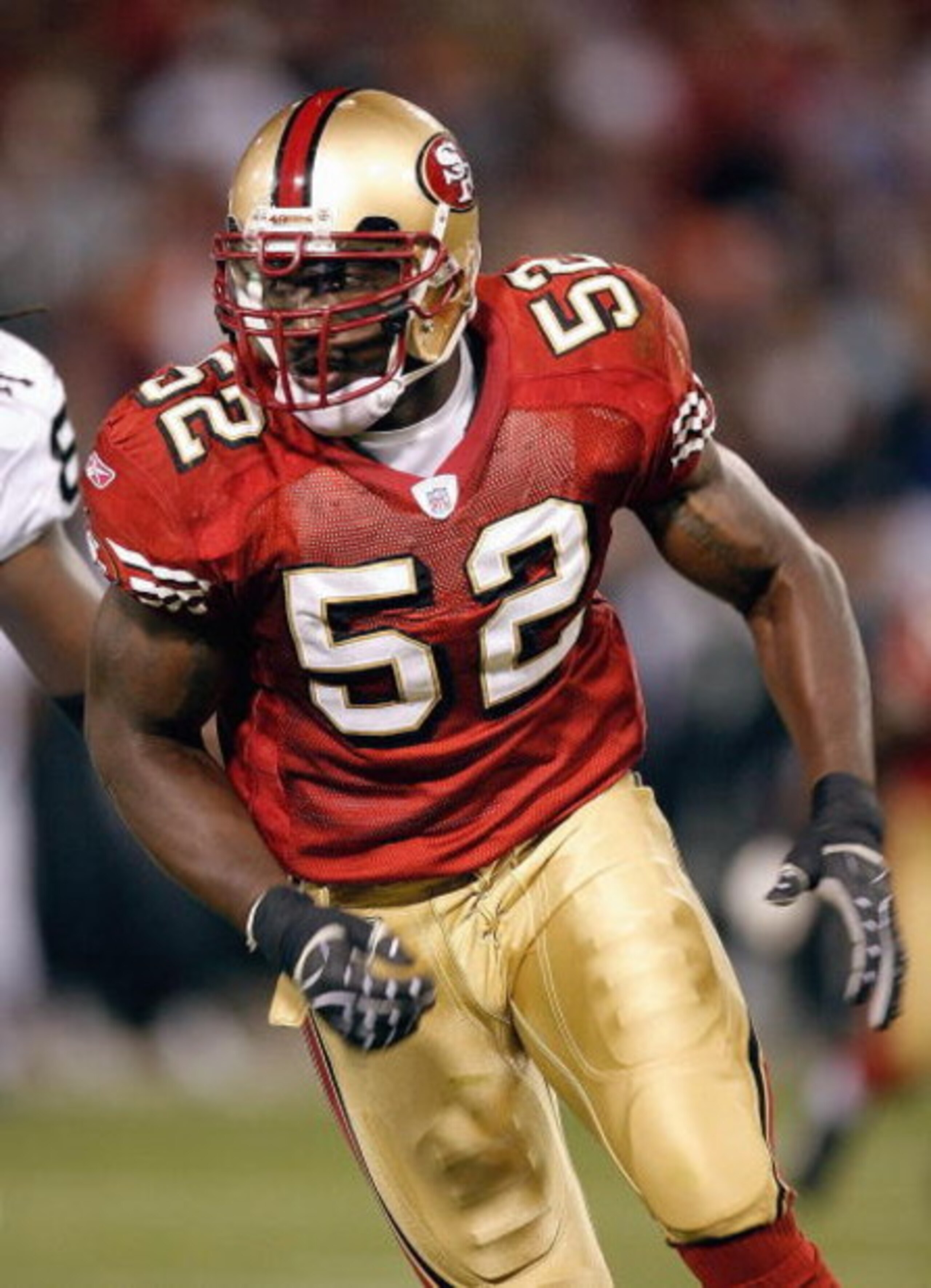 SAN FRANCISCO - AUGUST 18:  Linebacker Patrick Willis #52 of the San Francisco 49ers during a preseason game against the Oakland Raiders on August 18, 2007 at Monster Park in San Francisco, California.  (Photo by Greg Trott/Getty Images)