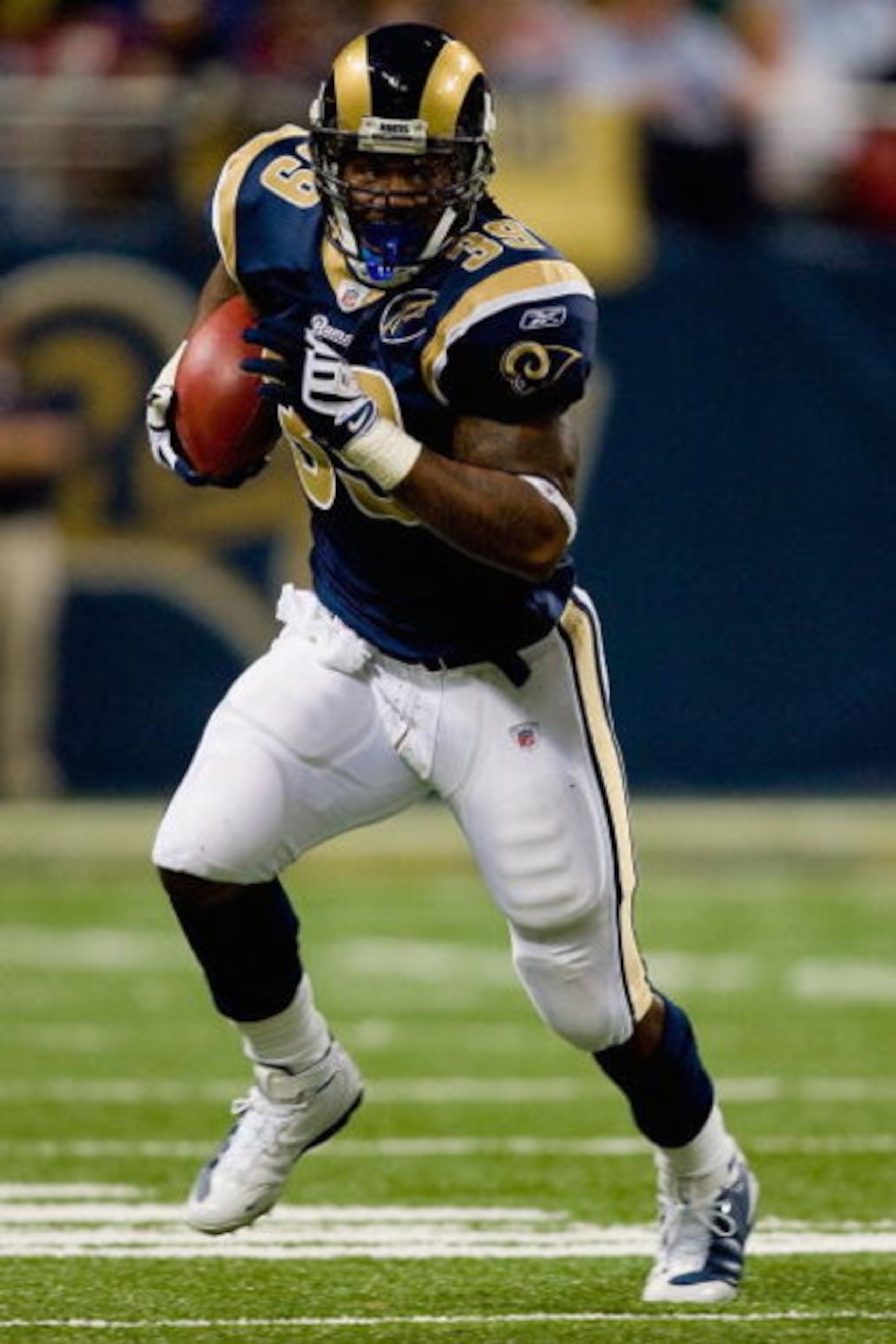 ST. LOUIS, MO - DECEMBER 21:  Steven Jackson #39 of the St. Louis Rams carries the ball during the game against the San Francisco 49ers at the Edward Jones Dome on December 21, 2008 in St. Louis, Missouri. The 49ers won 17-16. (Photo by Dilip Vishwanat/Ge