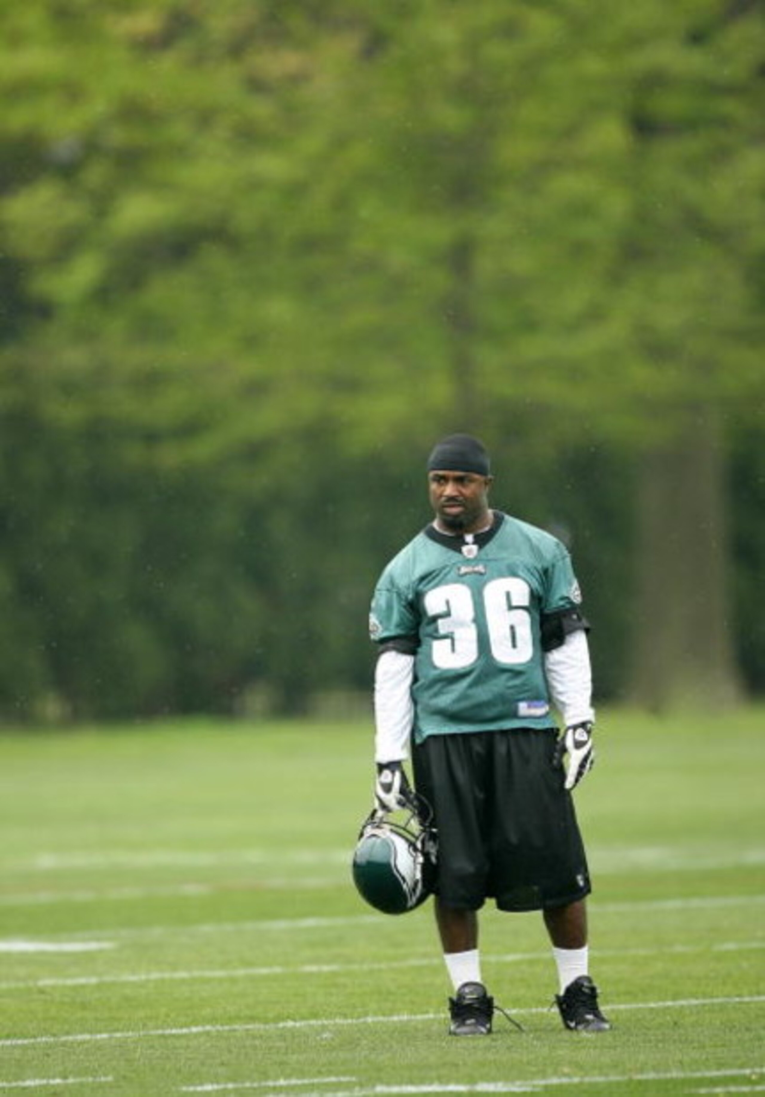 PHILADELPHIA - MAY 1: Running back Brian Westbrook #36 of the Philadelphia Eagles practices during minicamp at the NovaCare Complex on May 1, 2009 in Philadelphia, Pennsylvania. (Photo by Hunter Martin/Getty Images)