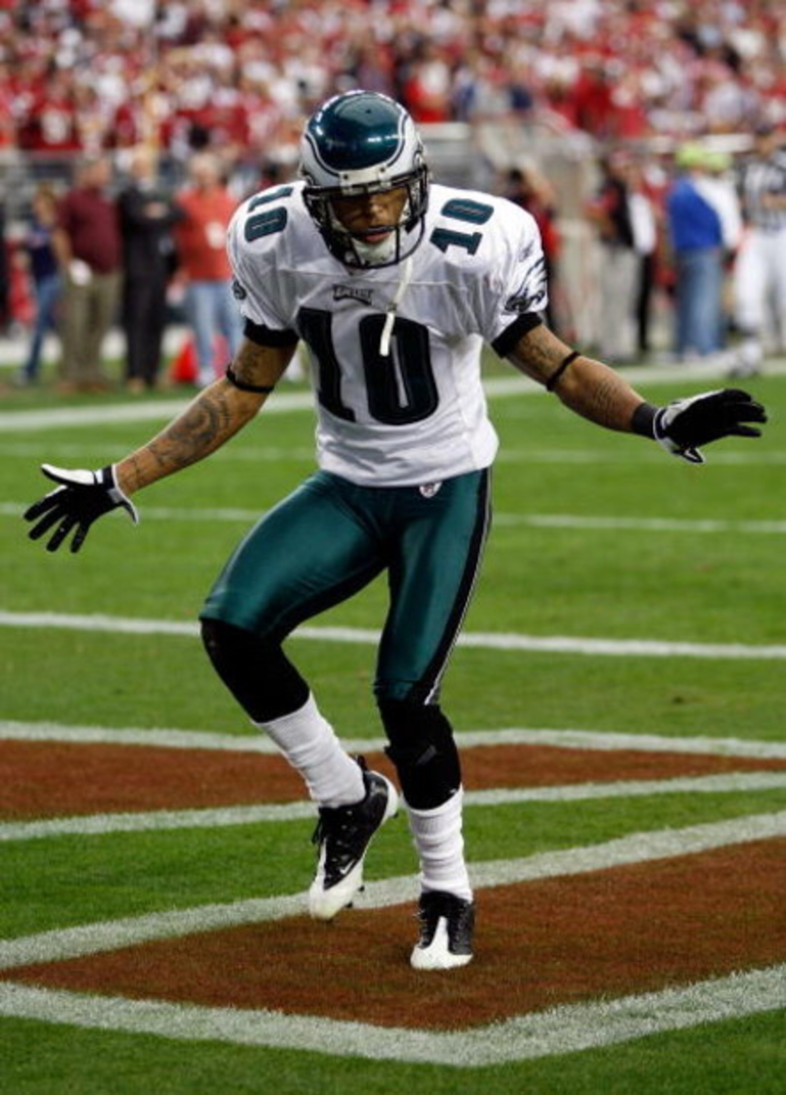 GLENDALE, AZ - JANUARY 18:  Wide receiver DeSean Jackson #10 of the Philadelphia Eagles celebrates after he catches a 62-yard touchdown against the Arizona Cardinals in the fourth quarter during the NFC championship game on January 18, 2009 at University 