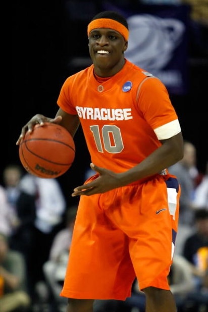 MEMPHIS, TN - MARCH 27:  Jonny Flynn #10 of the Syracuse Orange looks to pass the ball against the Oklahoma Sooners during the NCAA Men's Basketball Tournament South Regionals at the FedExForum on March 27, 2009 in Memphis, Tennessee.  (Photo by Joe Murph