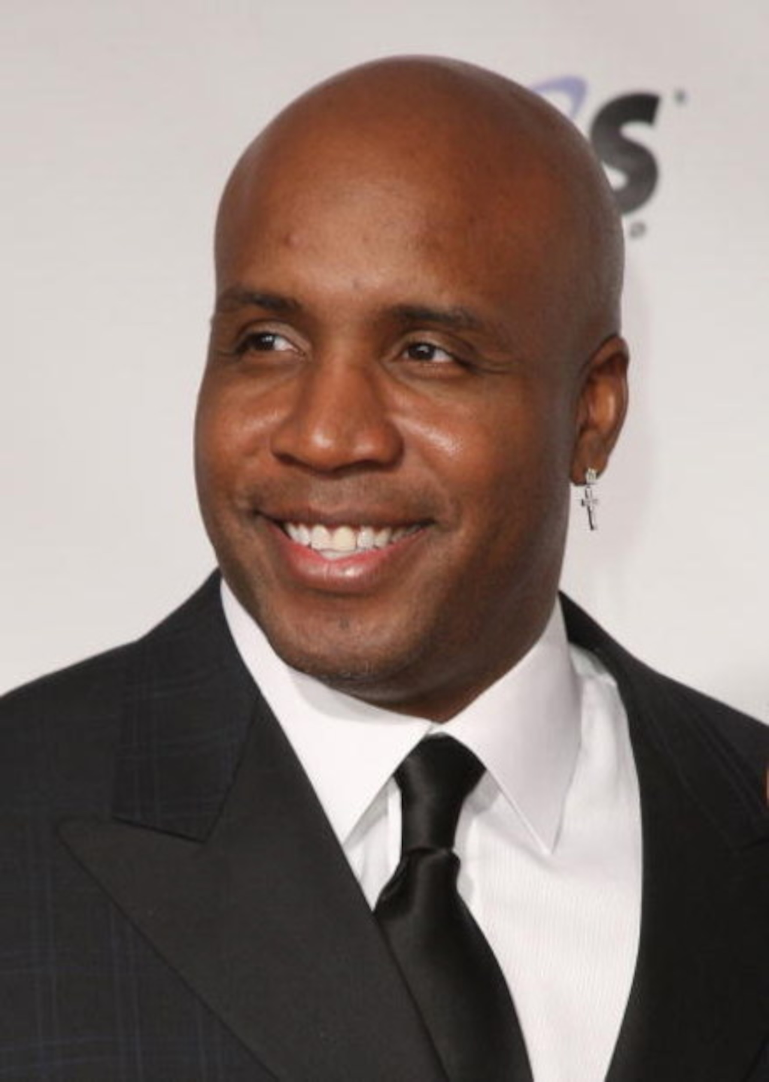 LOS ANGELES, CA - FEBRUARY 06:  Major League Baseball player Barry Bonds arrives at the 2009 MusiCares Person of the Year Tribute to Neil Diamond at the Los Angeles Convention Center on February 6, 2009 in Los Angeles, California.  (Photo by Jason Merritt