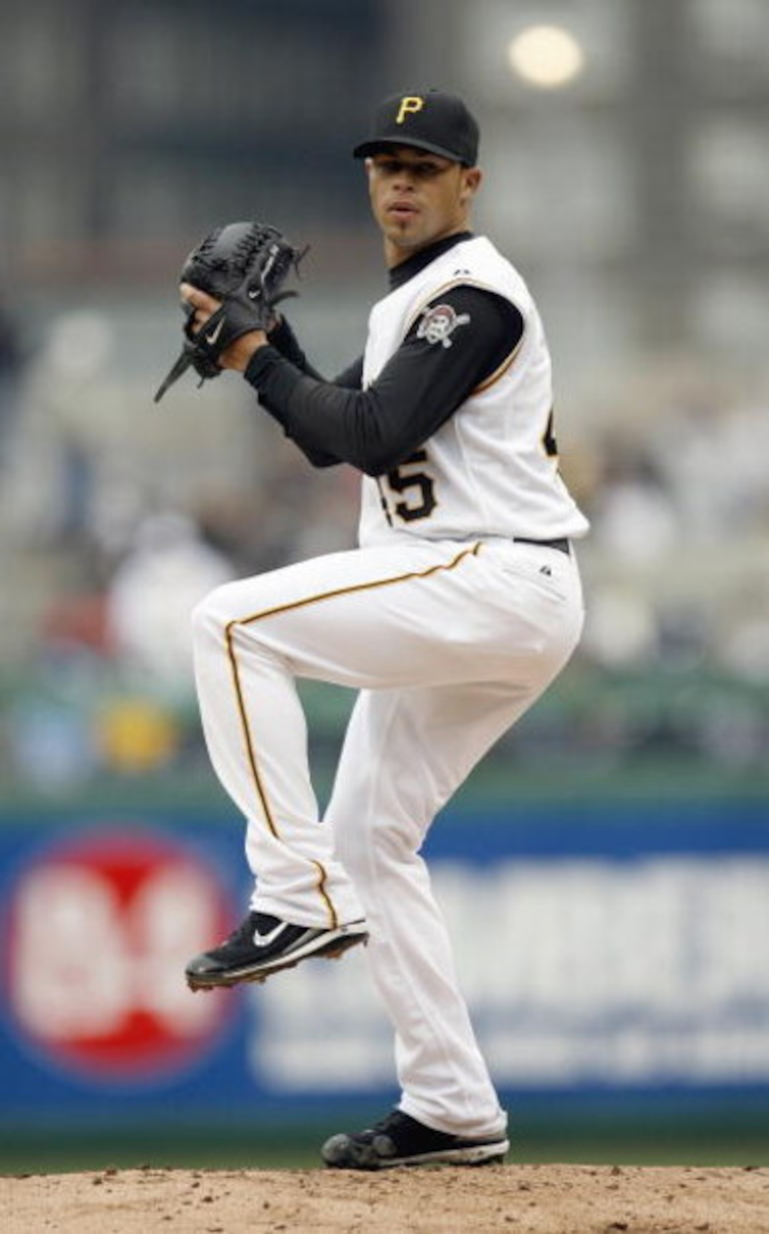 PITTSBURGH - APRIL 9: Ian Snell #45 of the Pittsburgh Pirates delivers the pitch during the game against the St. Louis Cardnals in the Home Opener for the Pirates on April 9, 2007 at PNC Park in Pittsburgh, Pennsylvania. (Photo by Gregory Shamus/Getty Ima
