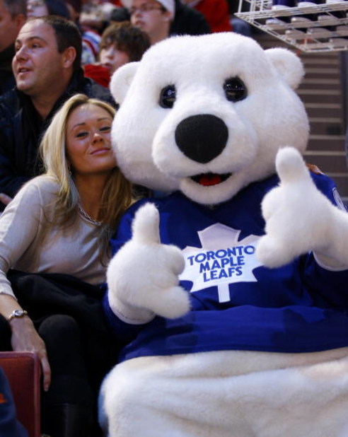 MONTREAL - JANUARY 24:  Carlton the Bear, the mascot of the Toronto Maple Leafs, hams it up with a fan at the Honda / NHL SuperSkills at Bell Center as part of the 2009 NHL All-Star Weekend festivities on January 24, 2009 in Montreal, Canada.  (Photo by P