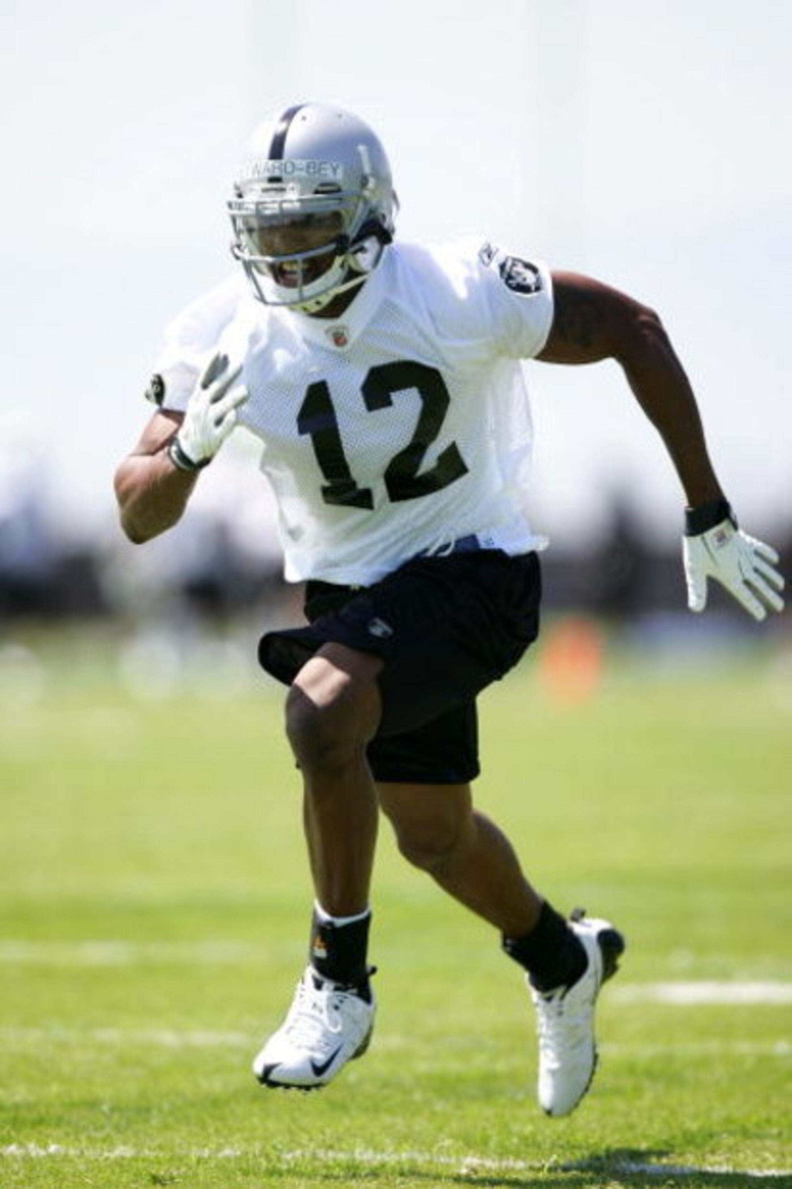 ALAMEDA, CA - MAY 08:  Darrius Heyward-Bey #12 of the Oakland Raiders runs drills during the Raiders minicamp at the team's permanent training facility on May 8, 2009 in Alameda, California.  (Photo by Ezra Shaw/Getty Images)