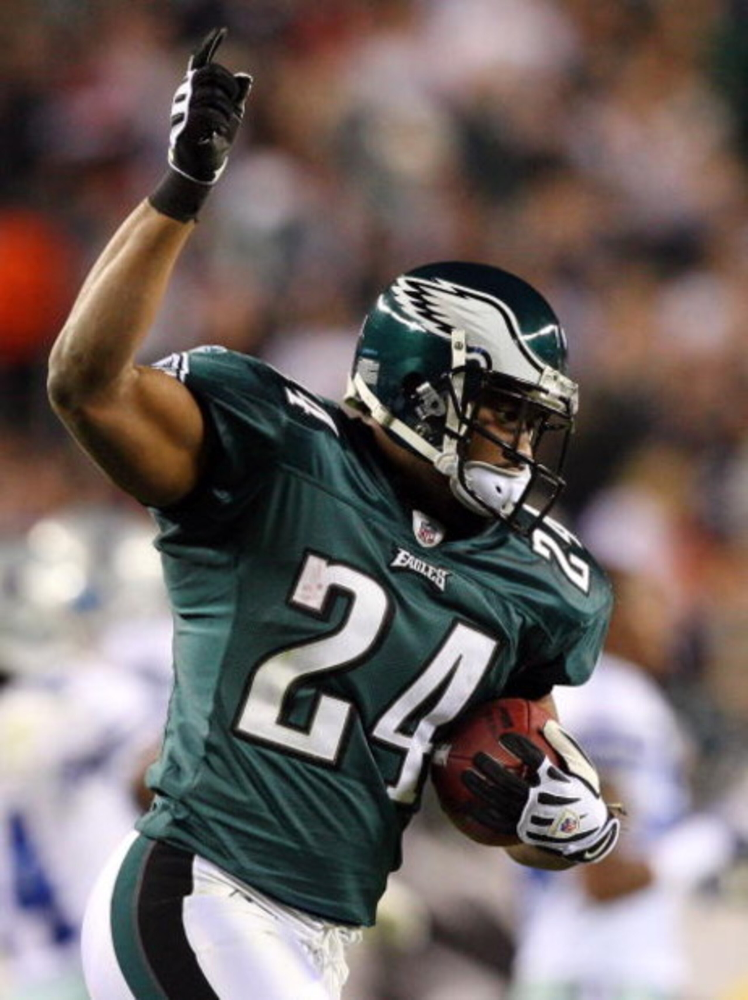 PHILADELPHIA - DECEMBER 28:  Sheldon Brown #24 of the Philadelphia Eagles celebrates his interception late in the first half against the Dallas Cowboys on December 28, 2008 at Lincoln Financial Field in Philadelphia, Pennsylvania.  (Photo by Jim McIsaac/G