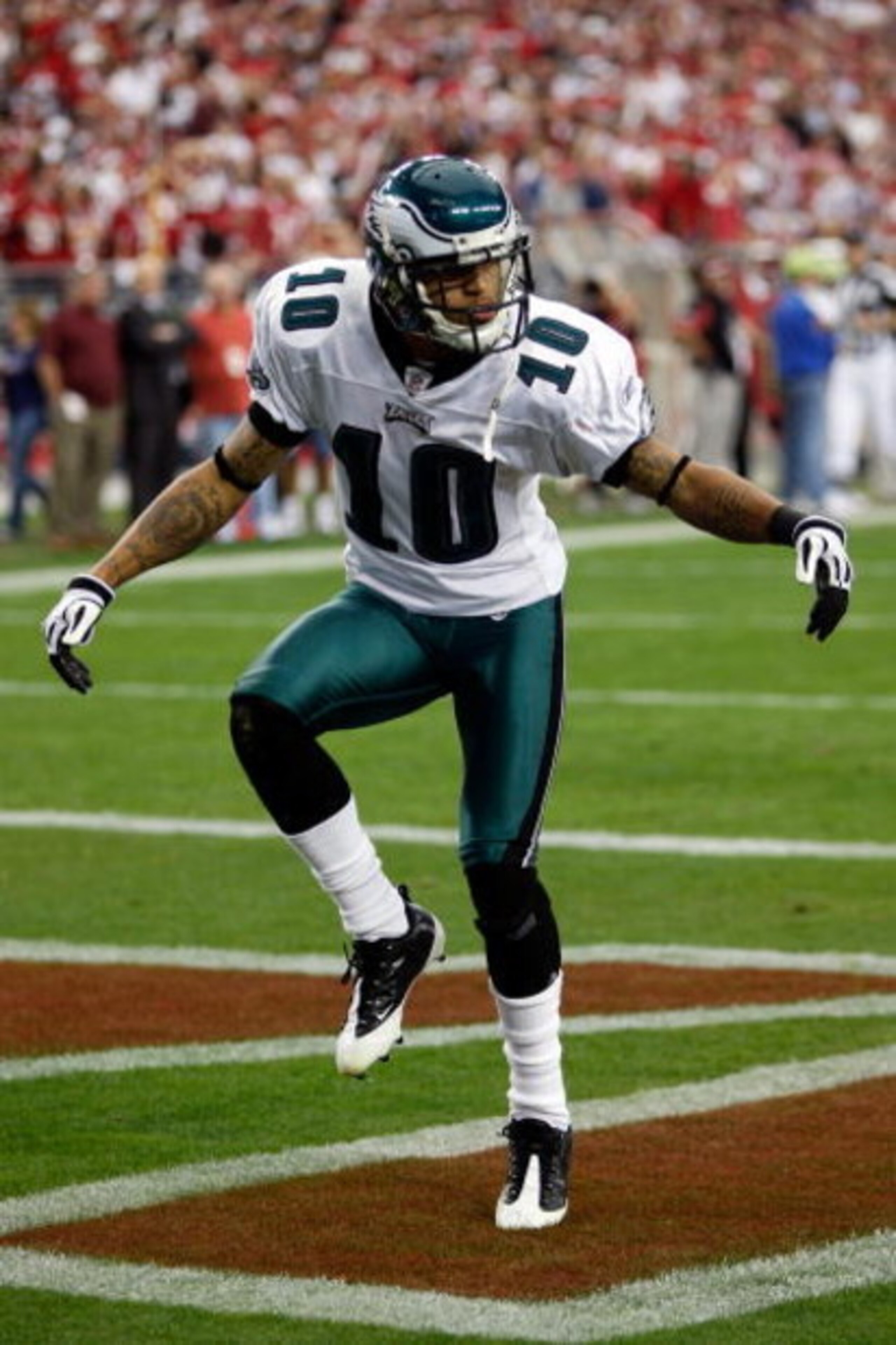GLENDALE, AZ - JANUARY 18:  Wide receiver DeSean Jackson #10 of the Philadelphia Eagles celebrates after he catches a 62-yard touchdown against the Arizona Cardinals in the fourth quarter during the NFC championship game on January 18, 2009 at University 