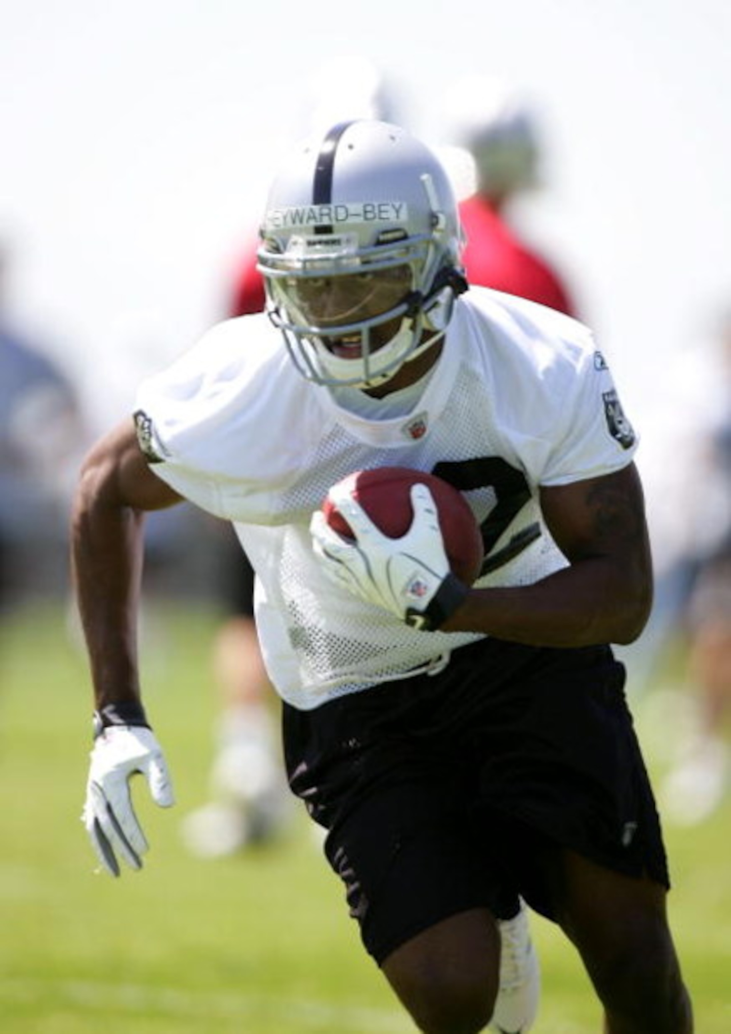ALAMEDA, CA - MAY 08:  Darrius Heyward-Bey #12 of the Oakland Raiders runs drills during the Raiders minicamp at the team's permanent training facility on May 8, 2009 in Alameda, California.  (Photo by Ezra Shaw/Getty Images)