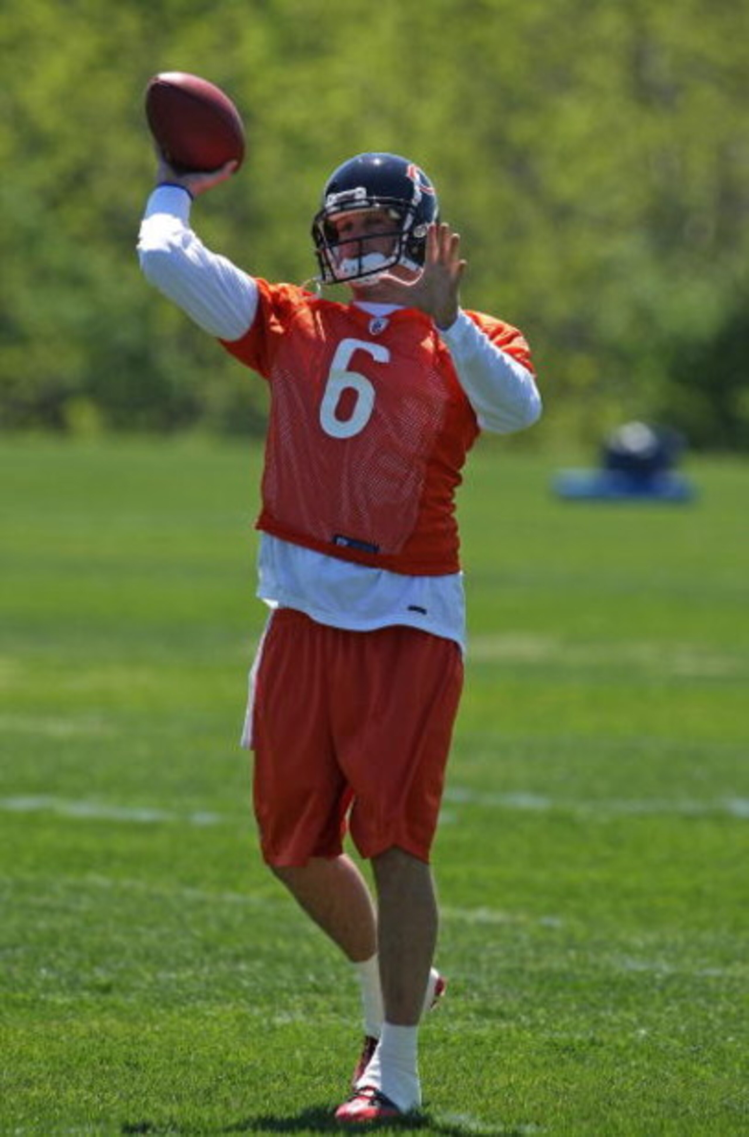 LAKE FOREST, IL - MAY 20: Jay Cutler #6 of the Chicago Bears participates during an organized team activity (OTA) practice on May 20, 2009 at Halas Hall in Lake Forest, Illinois. (Photo by Jonathan Daniel/Getty Images)