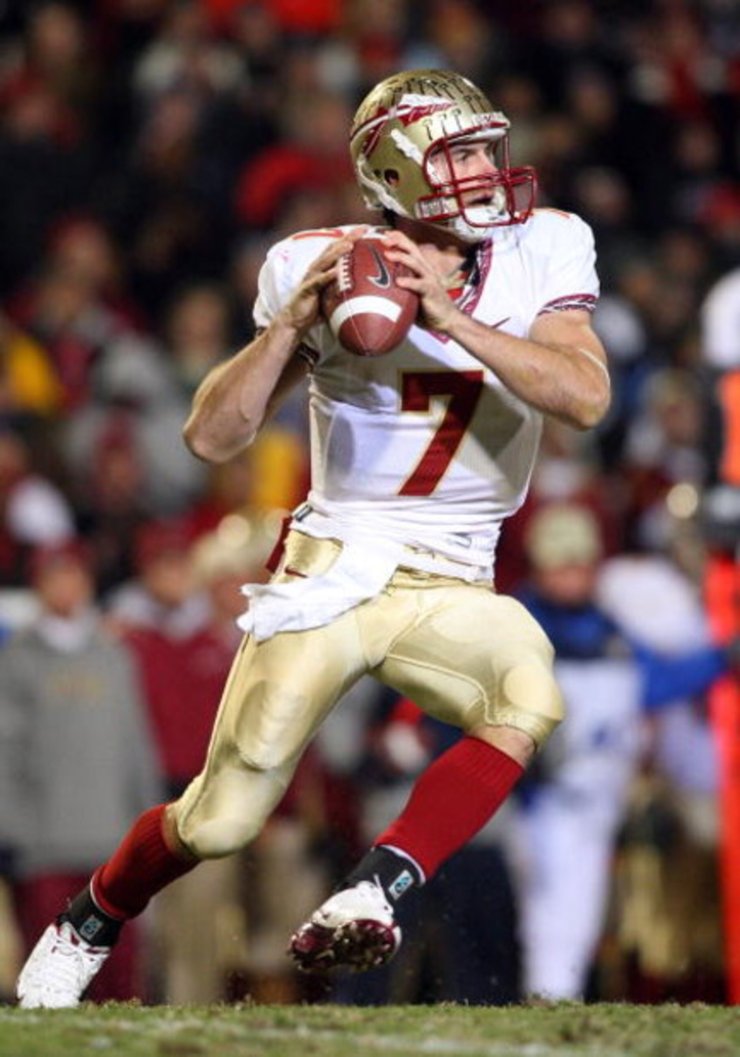 COLLEGE PARK, MD - NOVEMBER 22:  Christian Ponder #7 of the Florida State Seminoles throws a pass against the Maryland Terrapins on November 22, 2008 at Byrd Stadium in College Park, Maryland.  (Photo by Jim McIsaac/Getty Images)