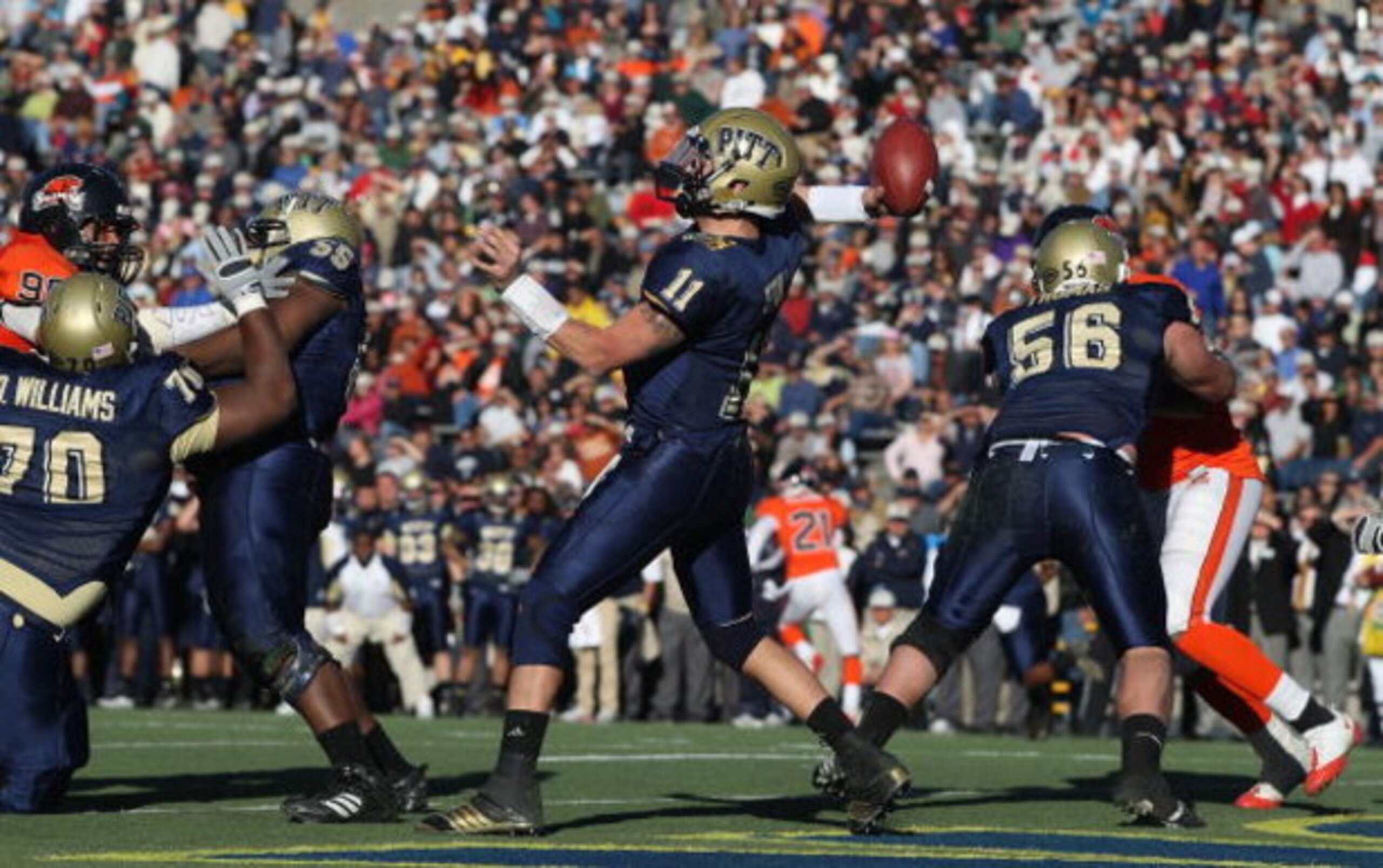 EL PASO, TX - DECEMBER 31:  Quarterback Bill Stull #11 of the Pittsburgh Panthers during the Brut Sun Bowl on December 31, 2008 at the Sun Bowl in El Paso, Texas.  (Photo by Ronald Martinez/Getty Images)
