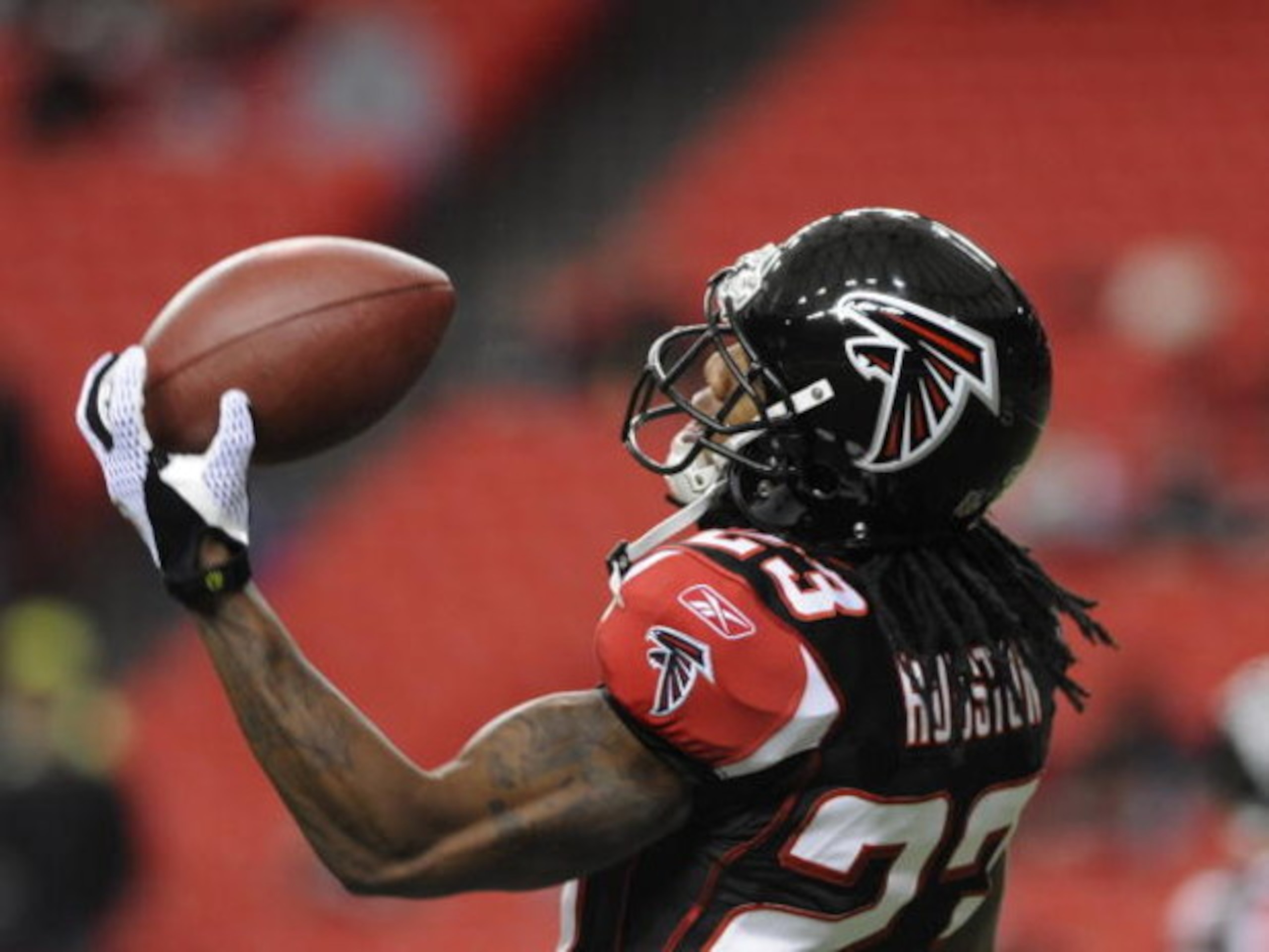 ATLANTA - DECEMBER 14: Cornerback Chris Houston #23 of the Atlanta Falcons grabs a warm-up pass before play against the Tampa Bay Buccaneers  at the Georgia Dome on December 14, 2008 in Atlanta, Georgia.  (Photo by Al Messerschmidt/Getty Images) 
