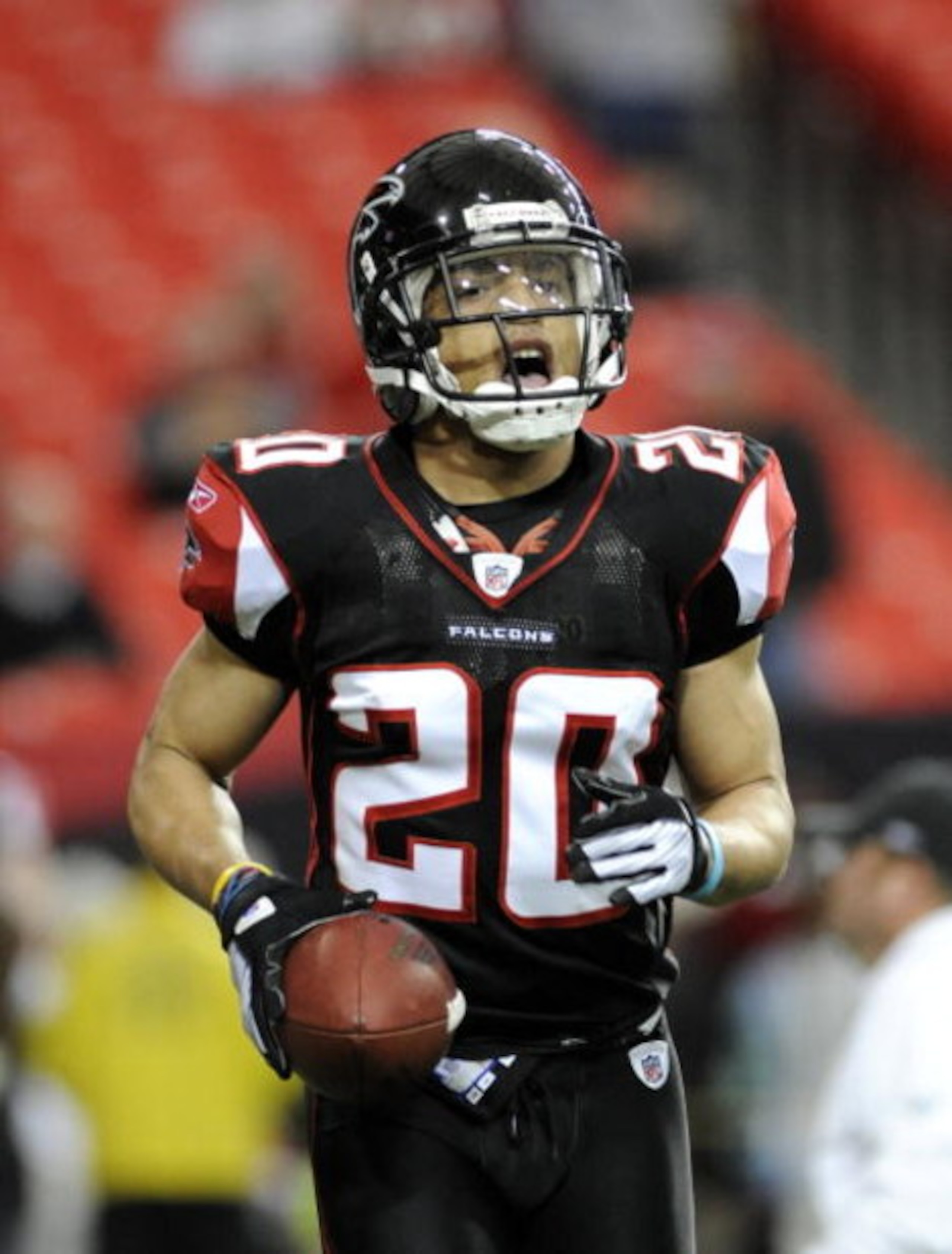 ATLANTA - NOVEMBER 23: Cornerback Brent Grimes #20 of the Atlanta Falcons warms up against a pass by the Carolina Panthers at the Georgia Dome on November 23, 2008 in Atlanta, Georgia.  (Photo by Al Messerschmidt/Getty Images) 