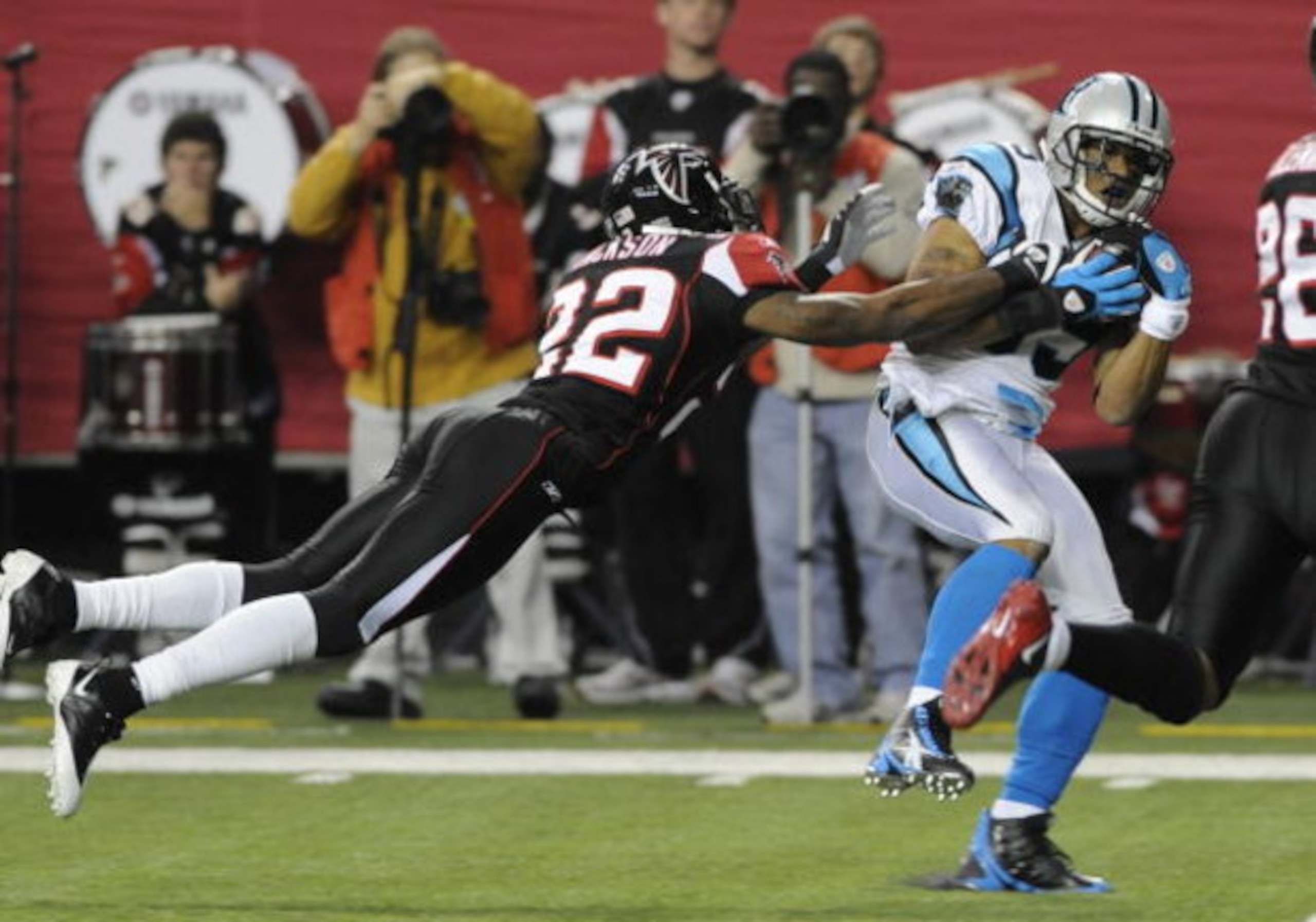 ATLANTA - NOVEMBER 23: Cornerback Chevis Jackson #22 of the Atlanta Falcons defends against a pass by the Carolina Panthers at the Georgia Dome on November 23, 2008 in Atlanta, Georgia.  (Photo by Al Messerschmidt/Getty Images) 