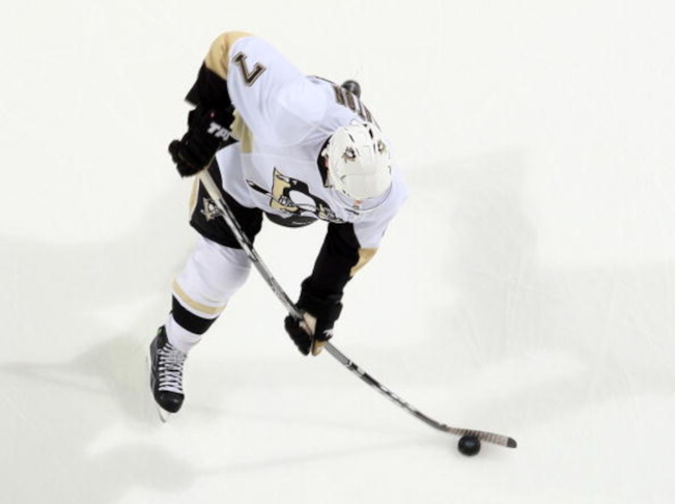 NEWARK, NJ - DECEMBER 26:  Mark Eaton #7 of the Pittsburgh Penguins warms up before playing the New Jersey Devils at the Prudential Center on December 26, 2008 in Newark, New Jersey.  (Photo by Jim McIsaac/Getty Images)