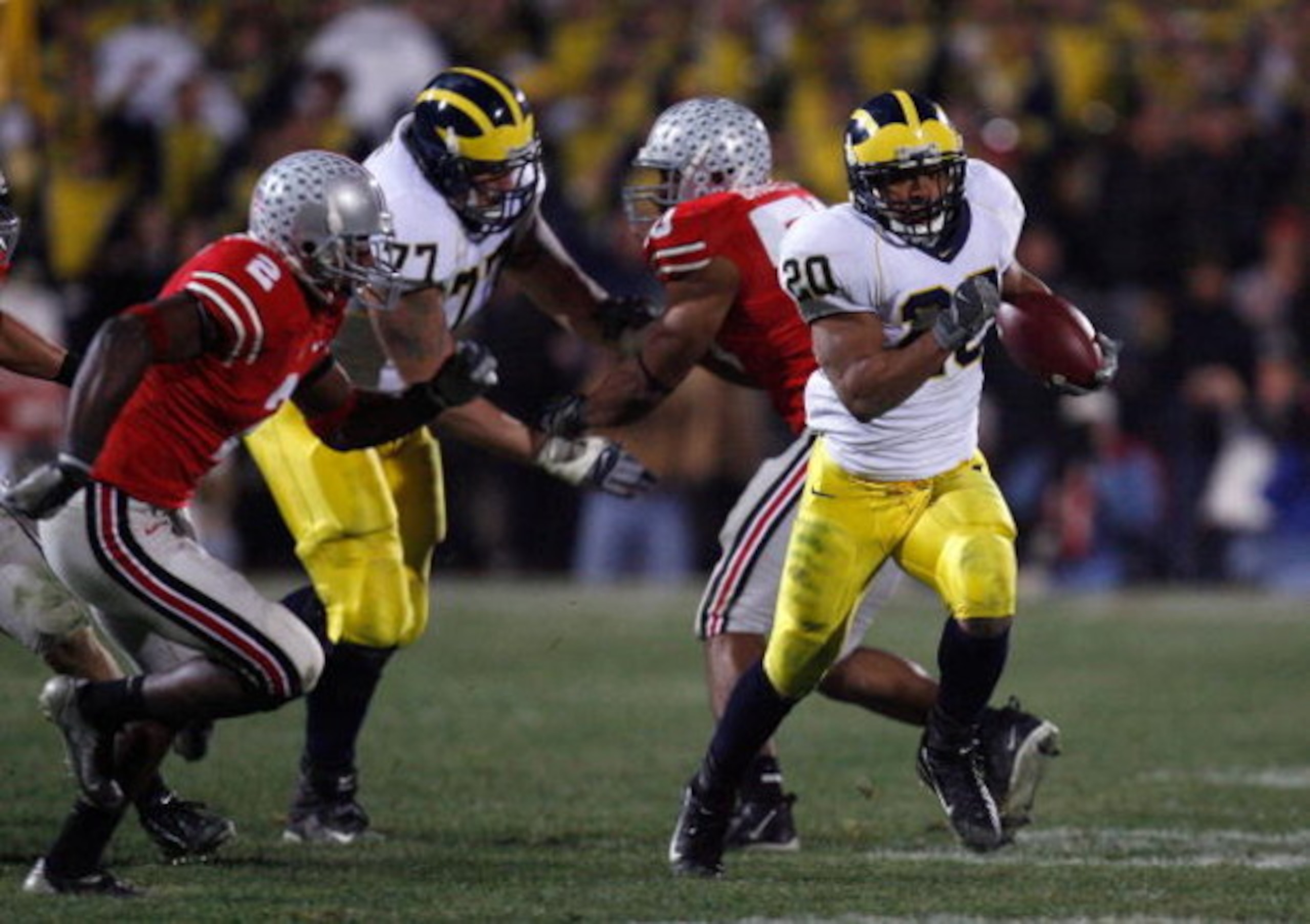 COLUMBUS, OH - NOVEMBER 18:  Mike Hart #20 of the Michigan Wolverines runs the ball against the Ohio State Buckeyes November 18, 2006 at Ohio Stadium in Columbus, Ohio. Ohio State won 42-39. (Photo by Gregory Shamus/Getty Images)
