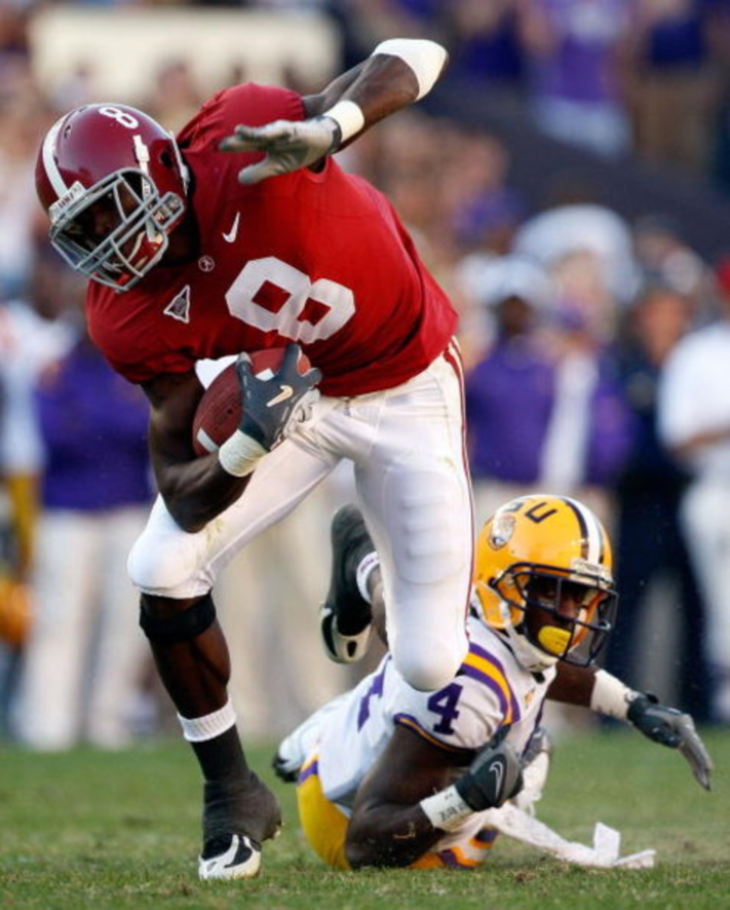 BATON ROUGE, LA - NOVEMBER 08: Julio Jones #8 of the Alabama Crimson Tide avoids a tackle by Jai Eugene #4  of the Louisiana State University Tigers on November 11, 2008 at Tiger Stadium in Baton Rouge, Louisiana.  (Photo by Chris Graythen/Getty Images)