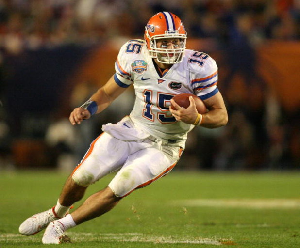 MIAMI - JANUARY 08:  Tim Tebow #15 of the Florida Gators runs the ball against the Oklahoma Sooners during the FedEx BCS National Championship game at Dolphin Stadium on January 8, 2009 in Miami, Florida.  (Photo by Doug Benc/Getty Images)