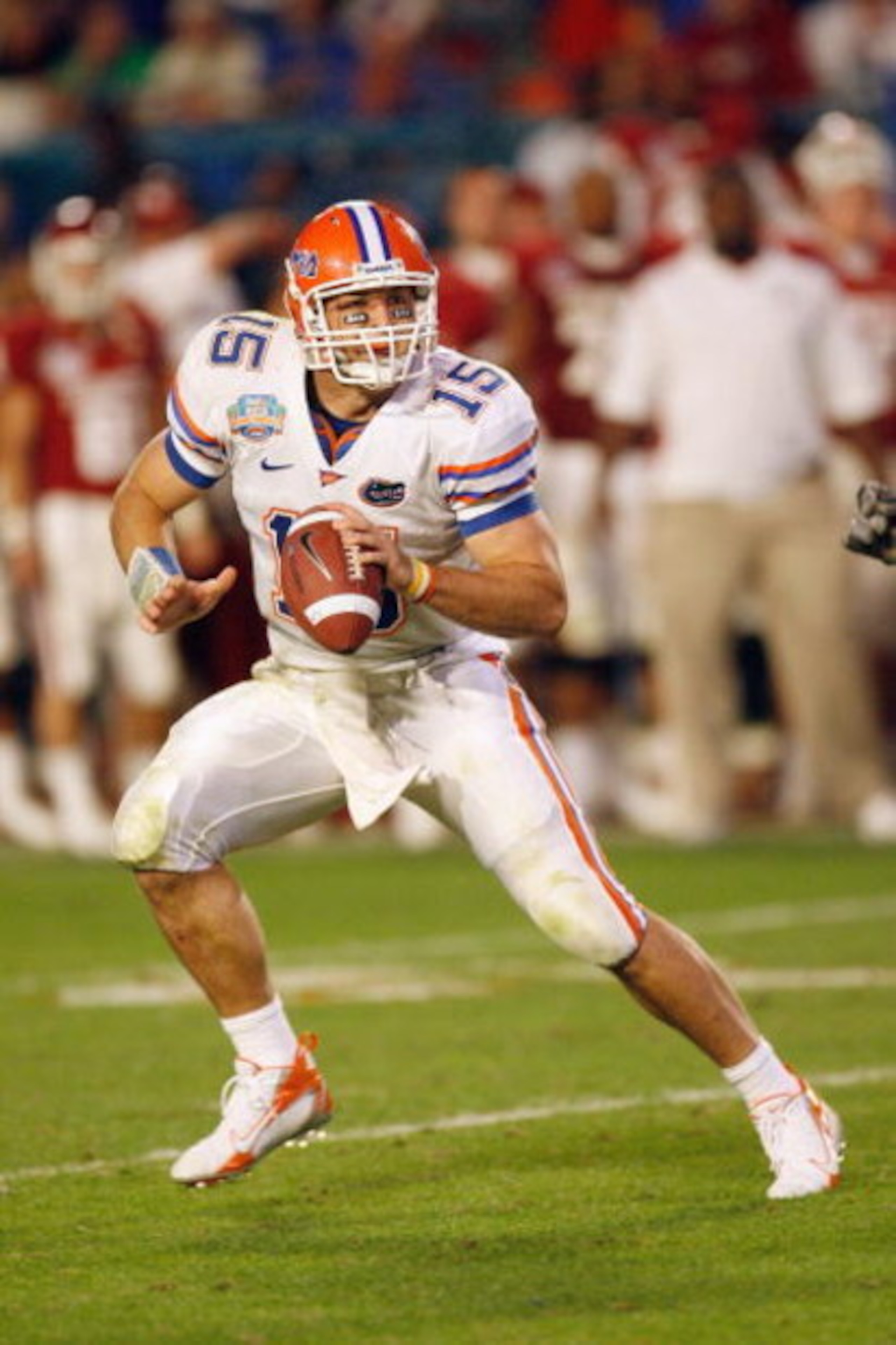 MIAMI - JANUARY 08:  Quarterback Tim Tebow #15 of the Florida Gators runs to pass the ball against the Oklahoma Sooners during the FedEx BCS National Championship Game at Dolphin Stadium on January 8, 2009 in Miami, Florida.  (Photo by Eliot J. Schechter/