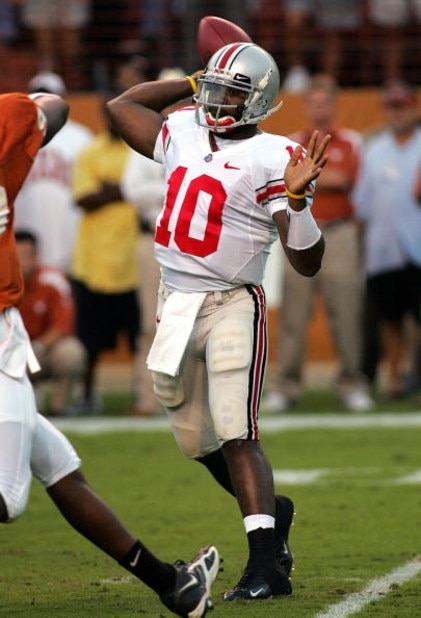 AUSTIN, TX - SEPTEMBER 9:   Quarterback Troy Smith #10 of the Ohio State Buckeyes throws against the Texas Longhorns on September 9, 2006 at Texas Memorial Stadium in Austin, Texas.   (Photo by Ronald Martinez/Getty Images)    