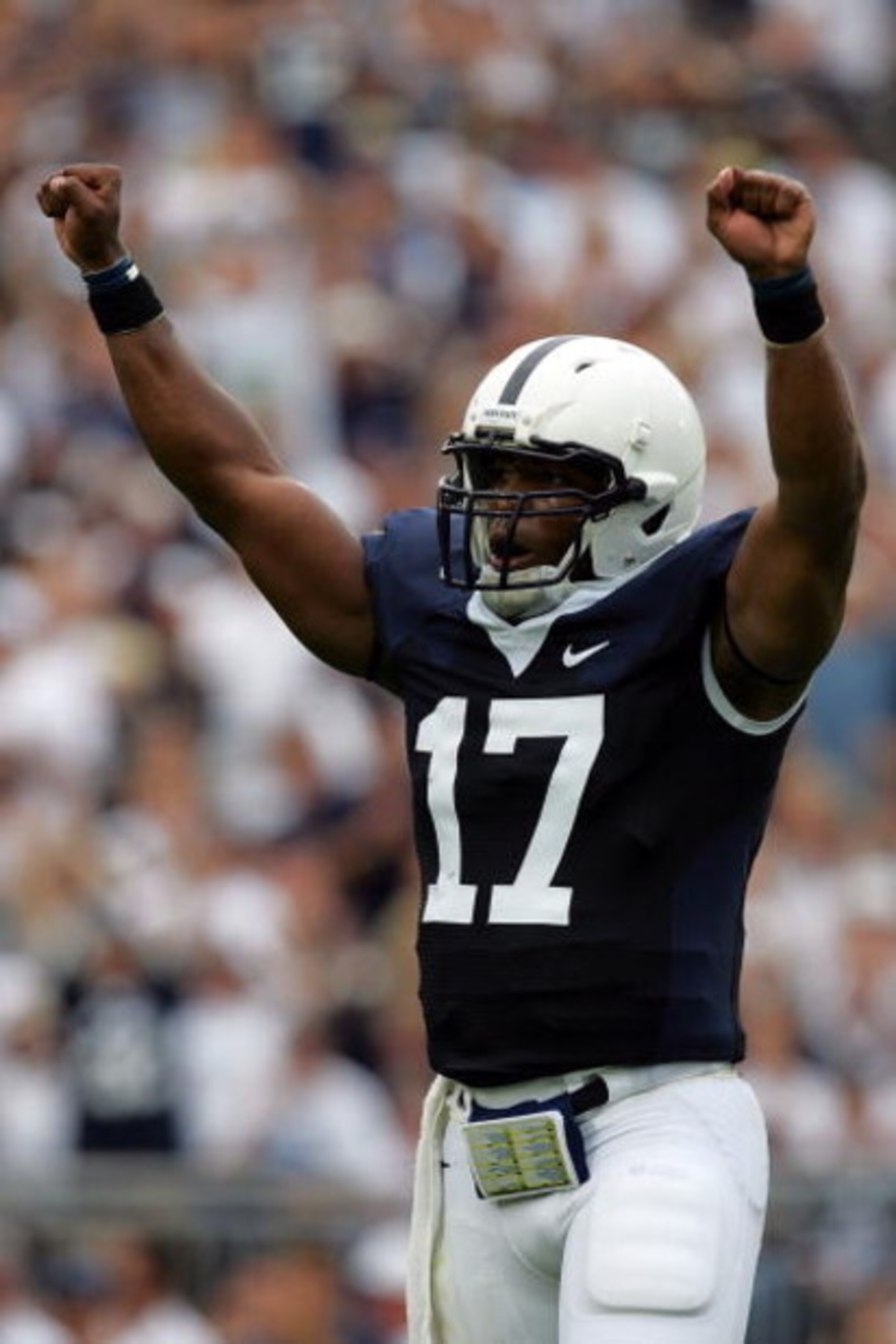 STATE COLLEGE, PA - SEPTEMBER 06:  Quarterback Daryll Clark #17 of the Penn State Nittany Lions during play against the Oregon State Beavers at Beaver Stadium on September 6, 2008 in State College, Pennsylvania.  (Photo by Ronald Martinez/Getty Images)