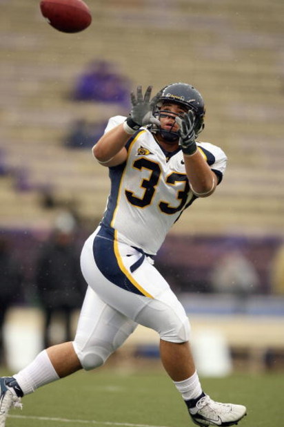 SEATTLE - NOVEMBER 17: Brian Holley #33 of the California Golden Bears looks to catch the ball during the game against the Washington Huskies at Husky Stadium November 17, 2007 in Seattle, Washington. (Photo by Otto Greule Jr/Getty Images)