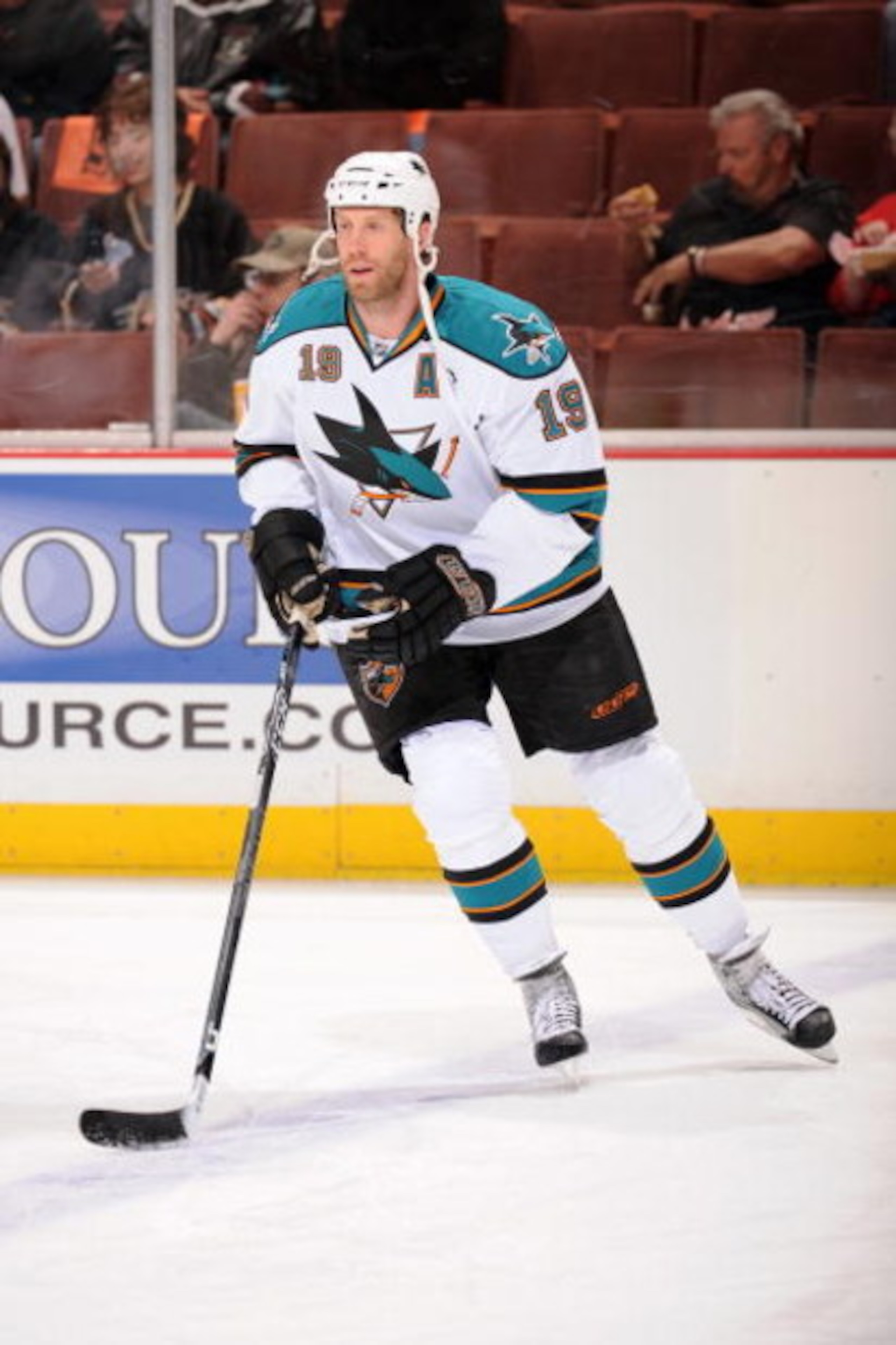 ANAHEIM, CA - APRIL 21:  Joe Thornton #19 of the San Jose Sharks warms up against the Anaheim Ducks during Game Three of the Western Conference Quarterfinal Round of the 2009 Stanley Cup Playoffs at Honda Center on April 21, 2009 in Anaheim, California. (