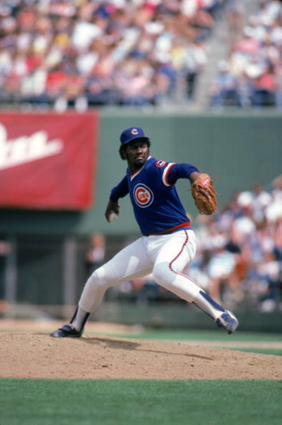SAN DIEGO - MAY:  Lee Smith #46 of the Chicago Cubs winds back to pitch during the game against the San Diego Padres at Jack Murphy Stadium on May,1985 in San Diego, California. ( Photo by: Rick Stewart/Getty Images)