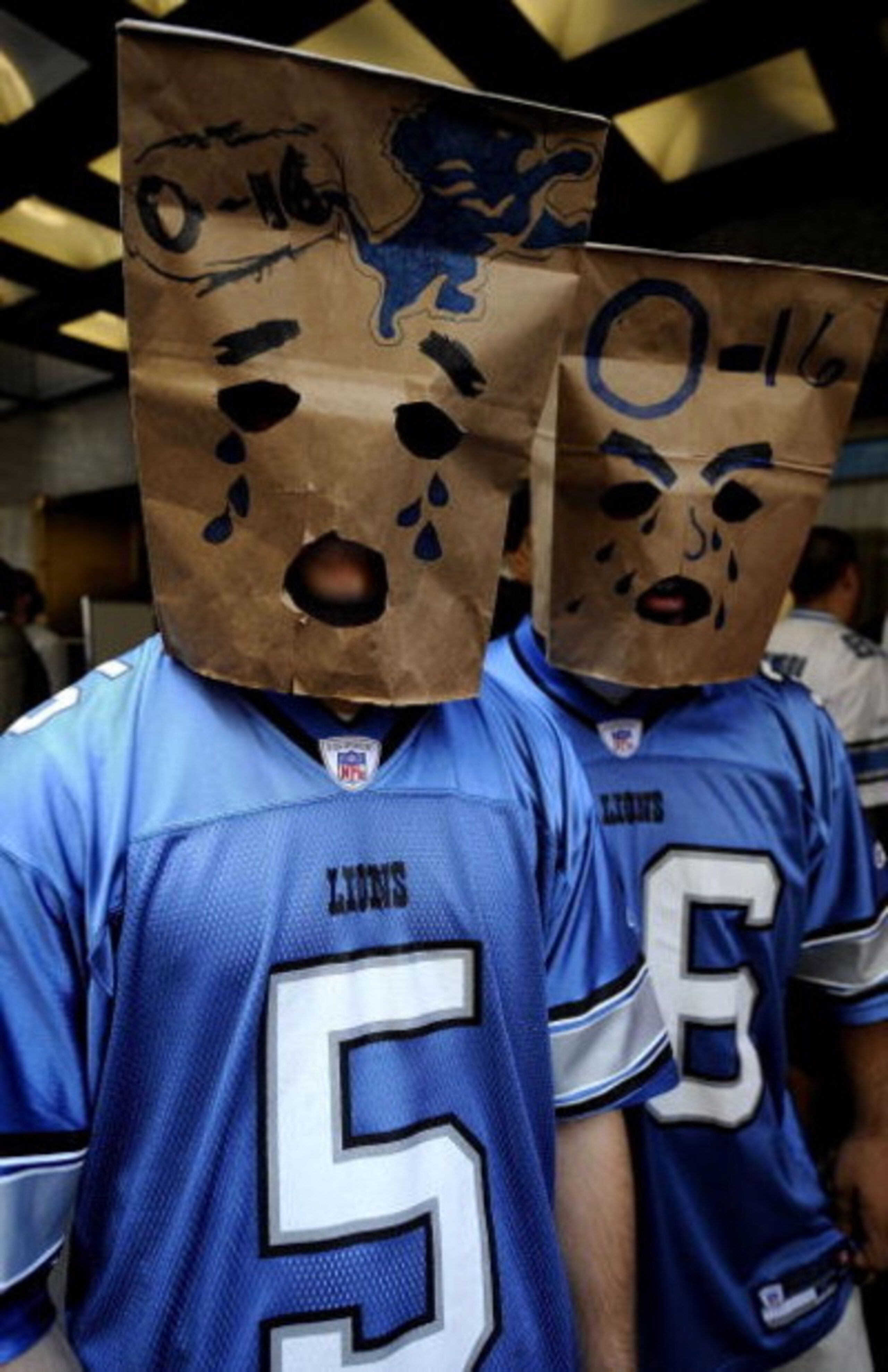 NEW YORK - APRIL 25:  Detroit Lions fans wait for admission to Radio City Music Hall for the 2009 NFL Draft on April 25, 2009 in New York City.  (Photo