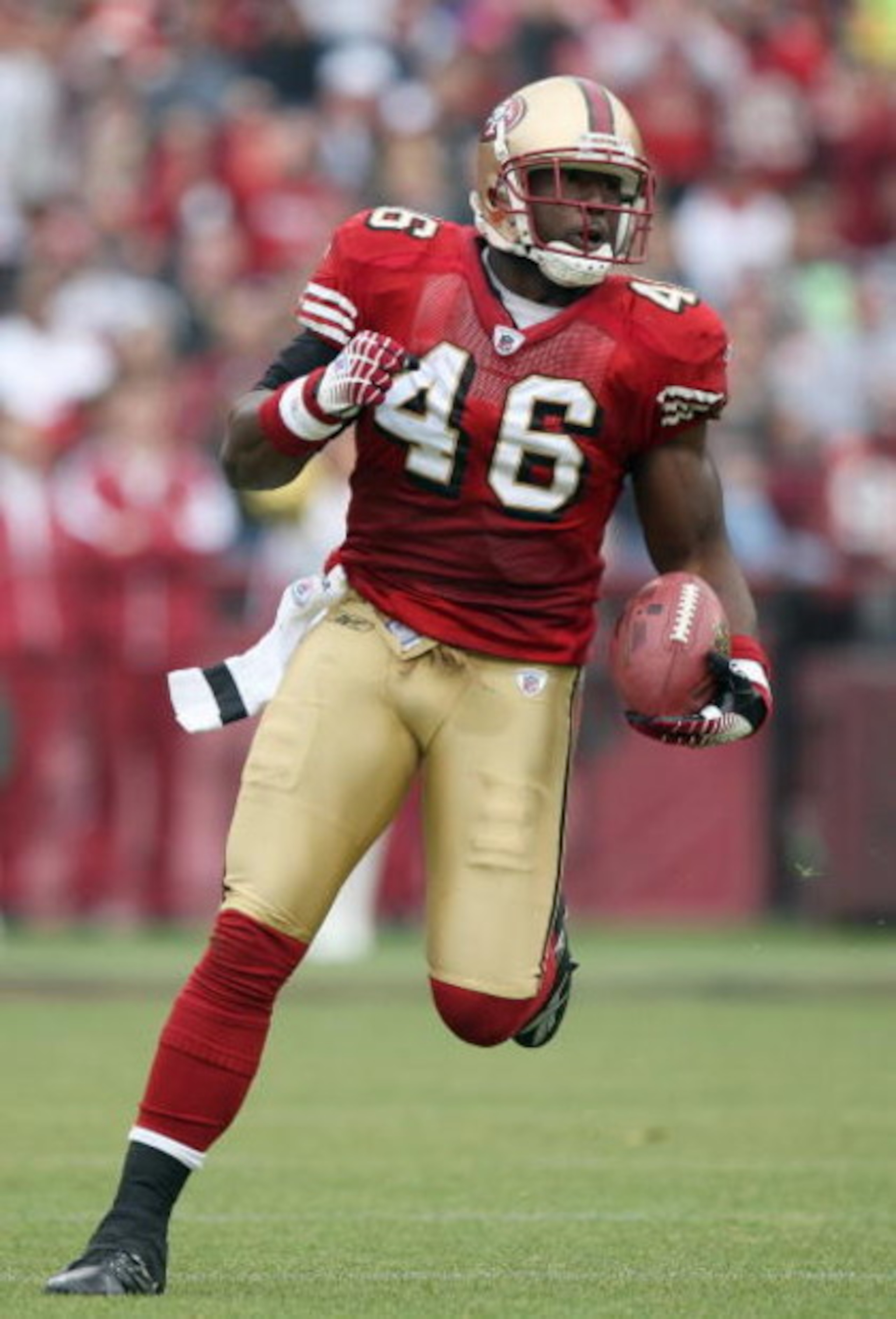SAN FRANCISCO - DECEMBER 07:  Delanie Walker #46 of the San Francisco 49ers carries the ball against the New York Jets during an NFL game on December 7, 2008 at Candlestick Park in San Francisco, California. (Photo by Jed Jacobsohn/Getty Images)