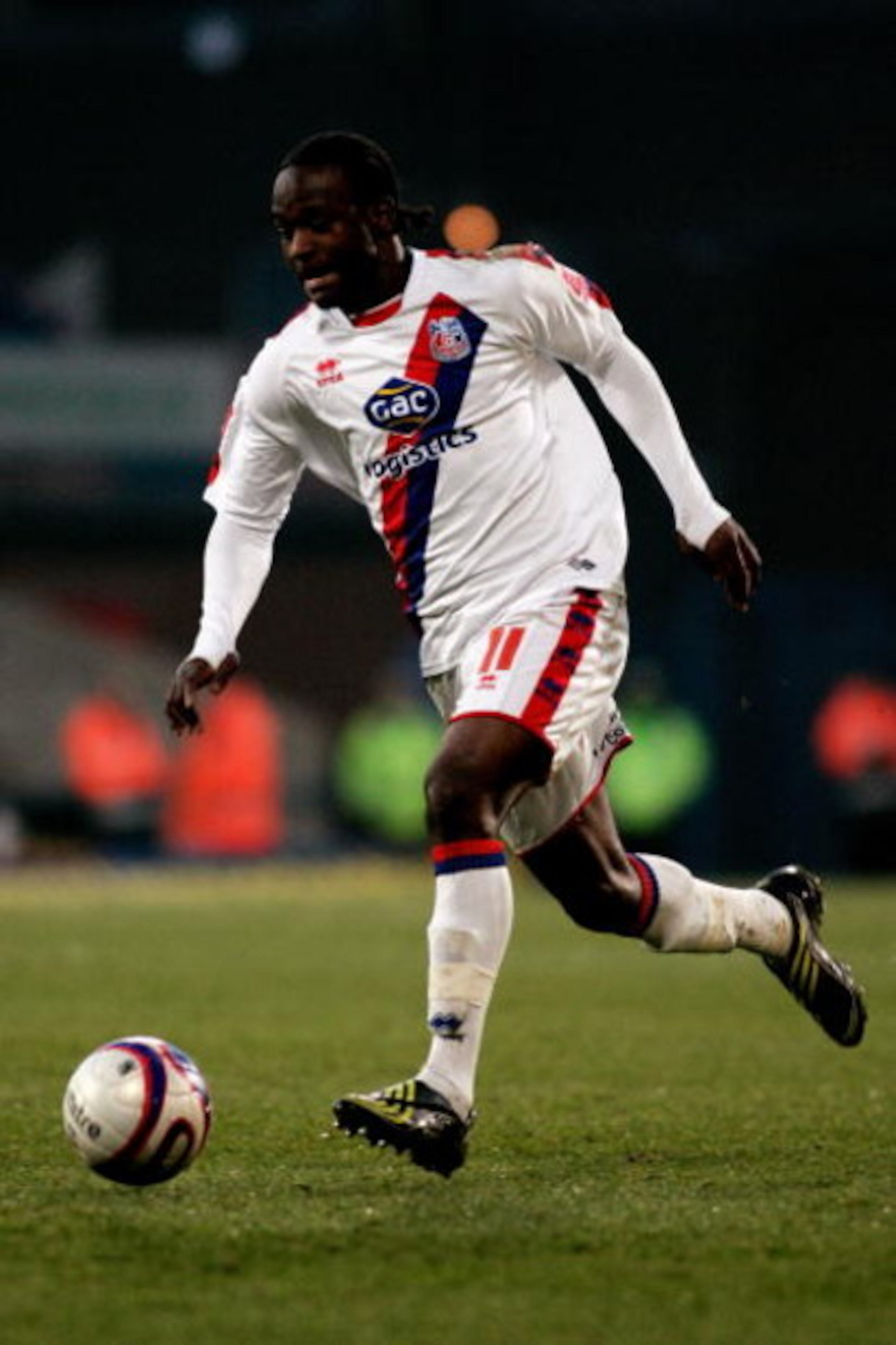 LONDON - JANUARY 31:  Victor Moses of Crystal Palace runs with the ball during the Coca Cola Championship match between Crystal Palace and Blackpool at Selhurst Park on January 31, 2009 in London, England.  (Photo by Dean Mouhtaropoulos/Getty Images)