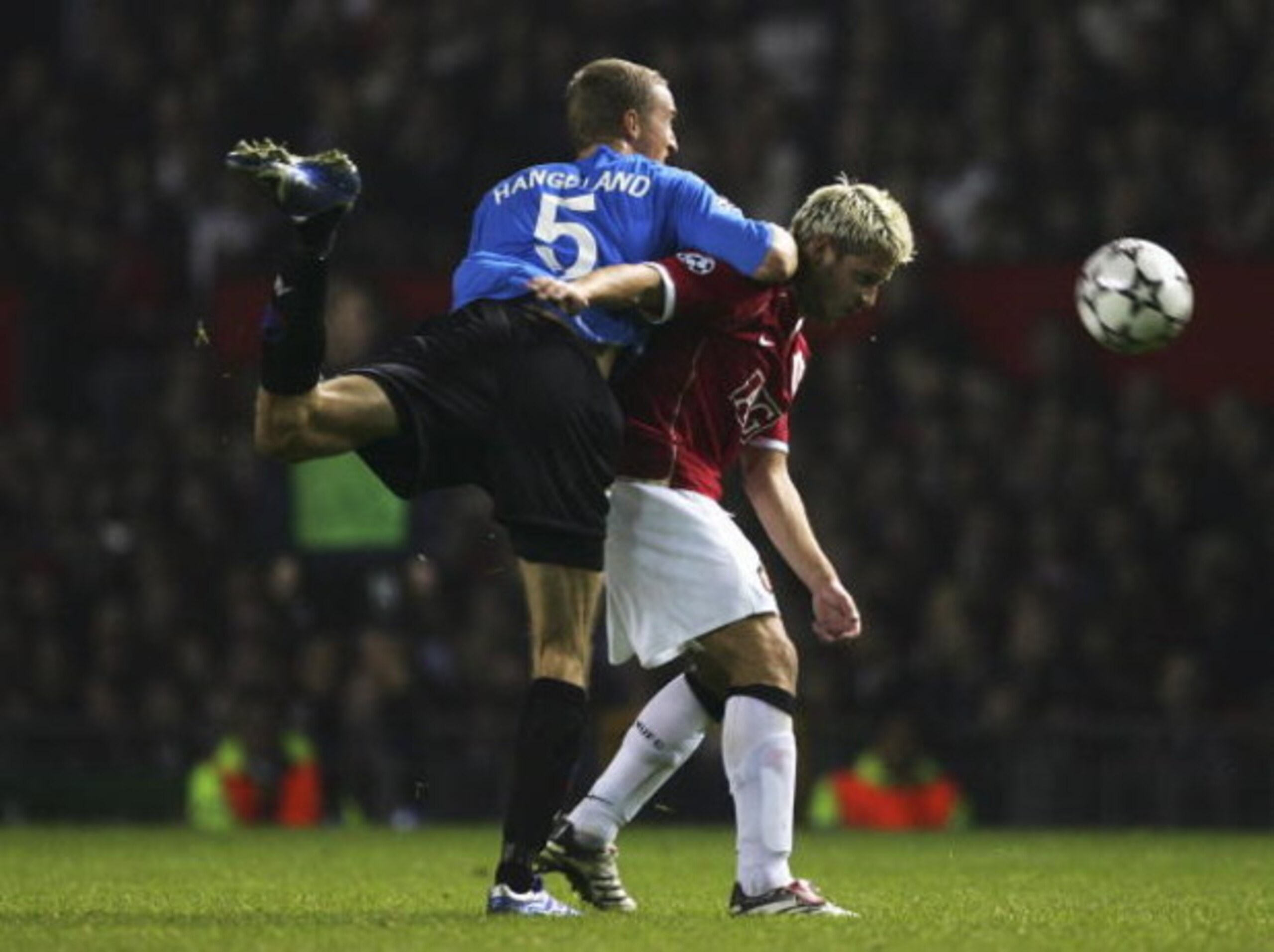 MANCHESTER, UNITED KINGDOM - OCTOBER 17:  Alan Smith of Manchester United battles with Brede Hangeland of FC Copenhagen during the UEFA Champions League Group F match between Manchester United and FC Copenhagen at Old Trafford on October 17, 2006 in Manch