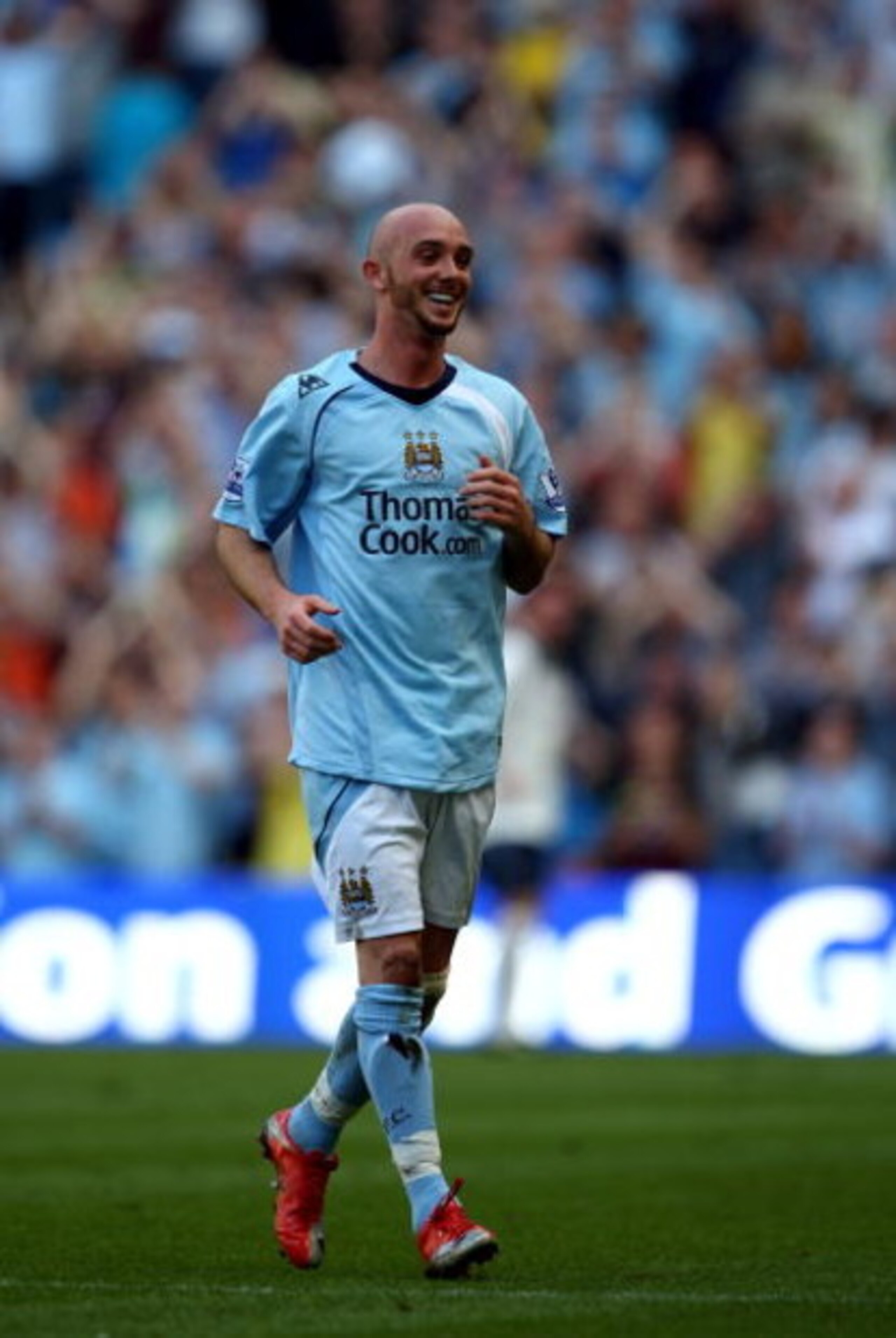 MANCHESTER, ENGLAND - MAY 24:  Stephen Ireland of Man City appludes the crowd as he is subsituted during the Barclays Premier League match between Manchester City and Bolton Wanderers at the City of Manchester Stadium on May 24, 2009 in Manchester, Englan