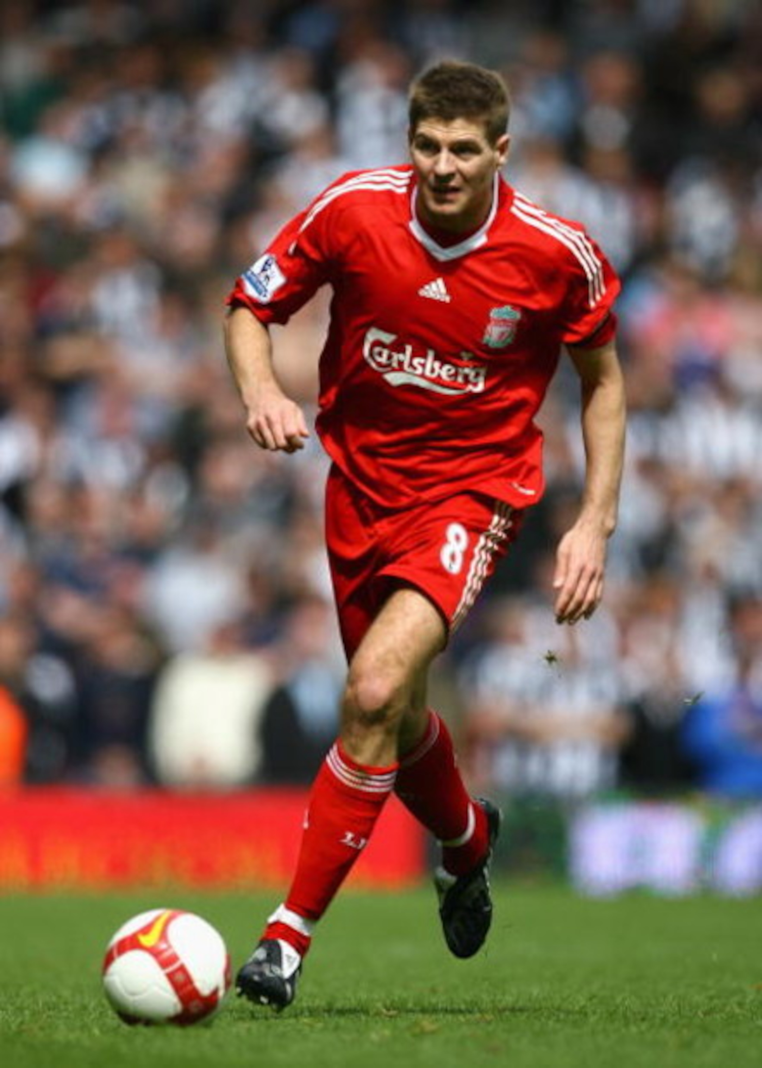 LIVERPOOL, UNITED KINGDOM - MAY 03:   Steven Gerrard of Liverpool in action during the Barclays Premier League match between Liverpool and Newcastle United at Anfield on May 3, 2009 in Liverpool, England. (Photo by Alex Livesey/Getty Images)