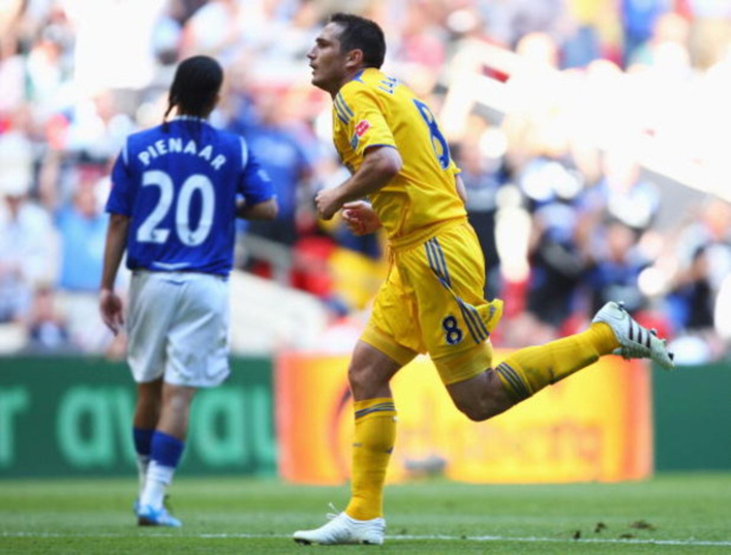 LONDON, ENGLAND - MAY 30:  Frank Lampard of Chelsea celebrates scoring their second goal during the FA Cup sponsored by E.ON Final match between Chelsea and Everton at Wembley Stadium on May 30, 2009 in London, England.  (Photo by Mike Hewitt/Getty Images