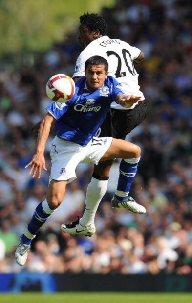 LONDON, ENGLAND - MAY 24:  Tim Cahill of Everton (front) jumps for the ball with Dickson Etuhu of Fulham during the Barclays Premier League match between Fulham and Everton at Craven Cottage on May 24, 2009 in London, England.  (Photo by Christopher Lee/G