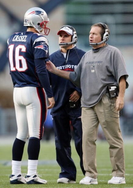 FOXBORO, MA - NOVEMBER 09:  Head coach Bill Belichick and offensive coordinator Josh McDaniels talks with Matt Cassel #16 of the New England Patriots during a time out in the fourth quarter against the Buffalo Bills on November 9, 2008 at Gillette Stadium