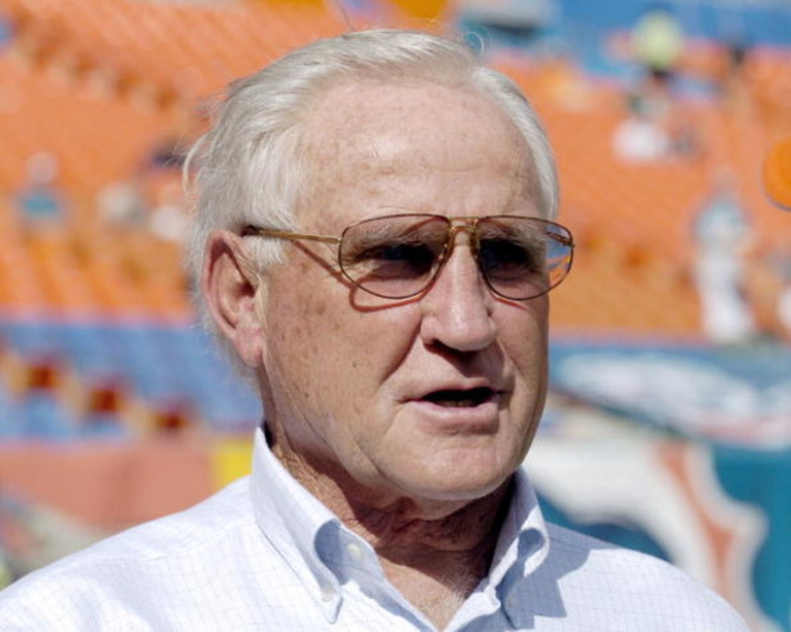 Former Miami Dolphins coach Don Shula is on the sidelines before play against the Buffalo Bills December 4, 2005. The Dolphins defeated the Bills 24-23 on a touchdown with six seconds left in the  game.  (Photo by Al Messerschmidt/Getty Images)