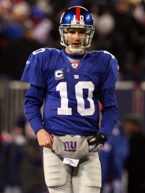 EAST RUTHERFORD, NJ - DECEMBER 21:  Eli Manning #10 of the New York Giants looks on against the Carolina Panthers on December 21, 2008 at Giants Stadium in East Rutherford, New Jersey.  (Photo by Jim McIsaac/Getty Images)