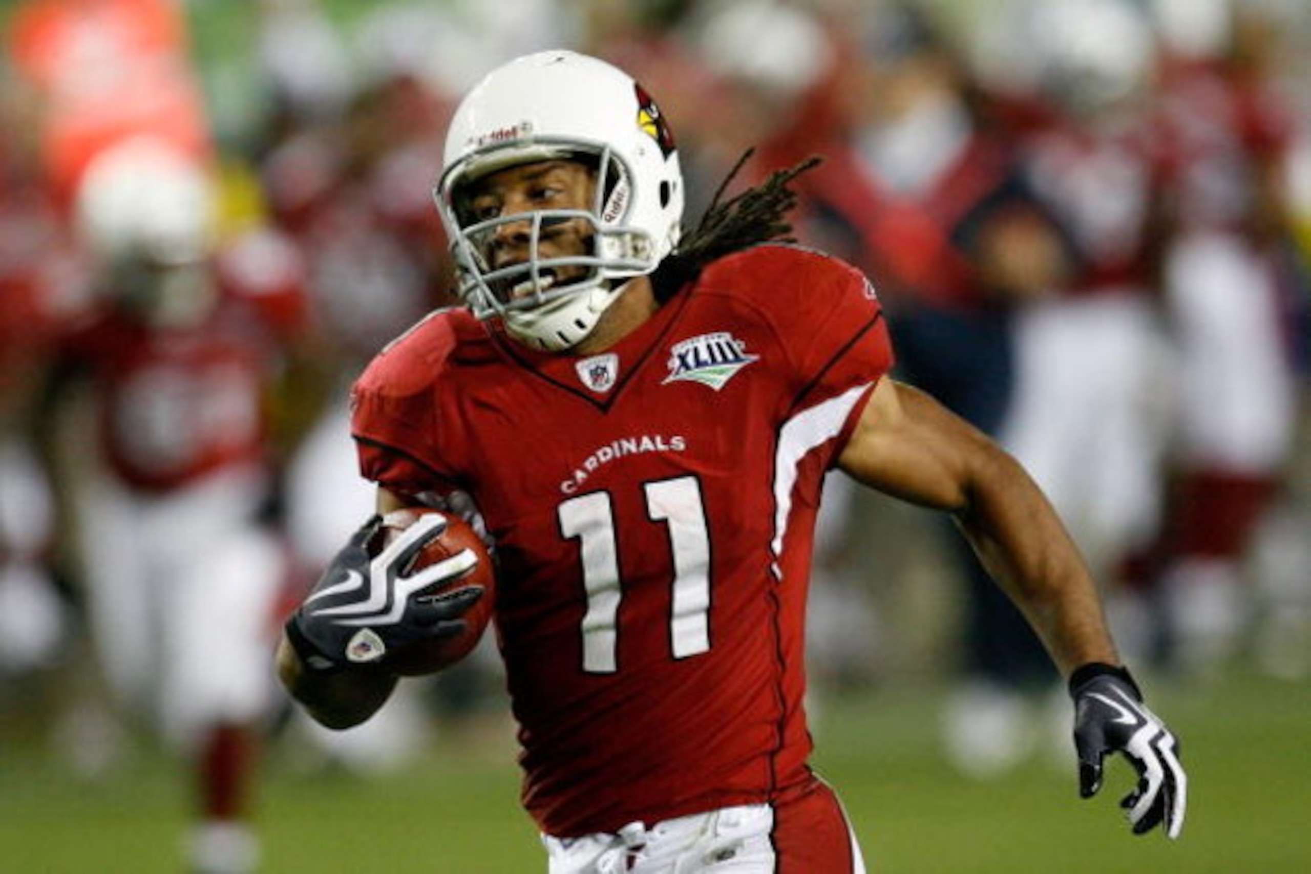TAMPA, FL - FEBRUARY 01:  Wide receiver Larry Fitzgerald #11 of the Arizona Cardinals scores a 64-yard touchdown reception in the fourth quarter against the Pittsburgh Steelers during Super Bowl XLIII on February 1, 2009 at Raymond James Stadium in Tampa,