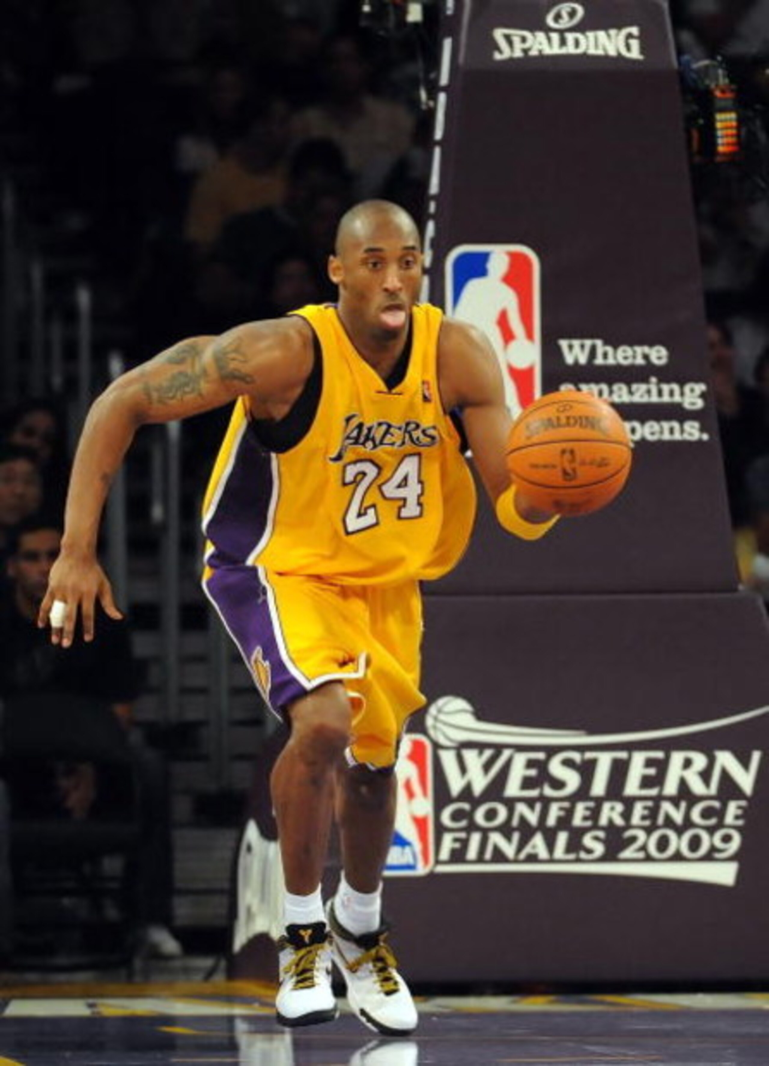 LOS ANGELES, CA - MAY 27:  Kobe Bryant #24 of the Los Angeles Lakers moves the ball against the Denver Nuggets in Game Five of the Western Conference Finals during the 2009 NBA Playoffs at Staples Center on May 27, 2009 in Los Angeles, California. NOTE TO
