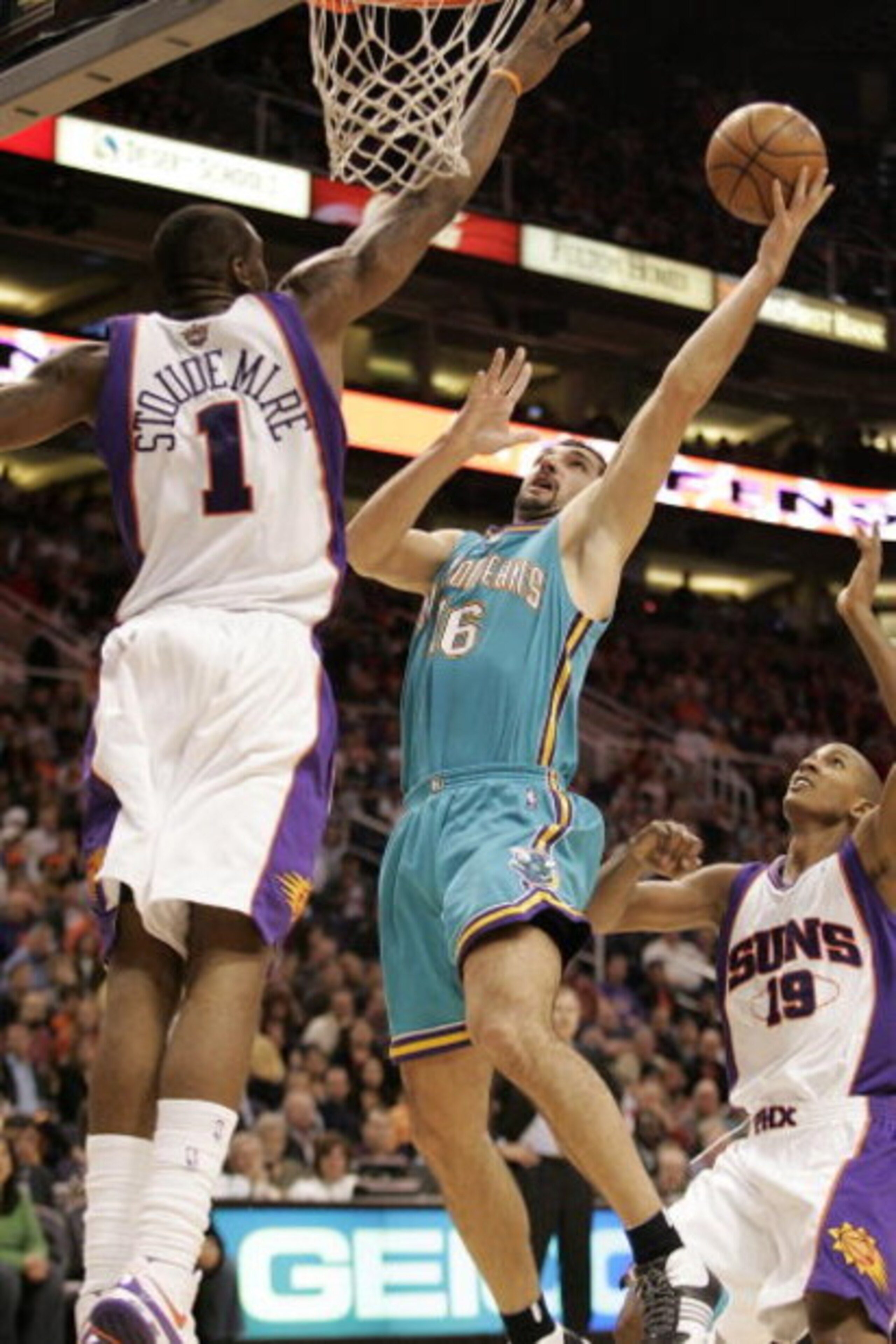 PHOENIX - FEBRUARY 6:  Peja Stojakovic #16 of the New Orleans Hornets shoots over Amare' Stoudemire #1 of the Phoenix Suns on February 6, 2008 at US Airways Center in Phoenix, Arizona. NOTE TO USER: User expressly acknowledges and agrees that, by download